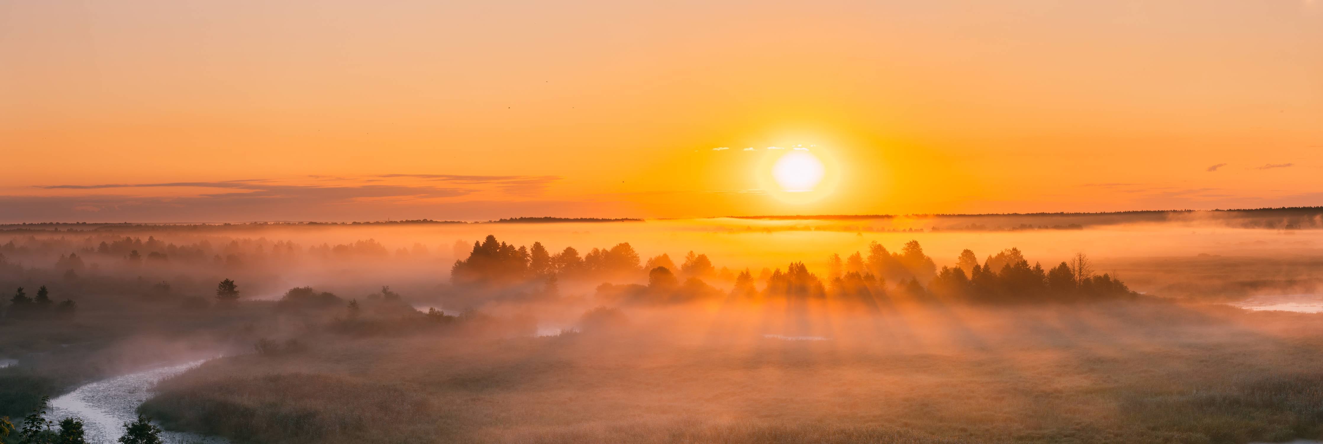 Wandverkleidung Bad-Sonnenaufgang über nebliger Landschaft