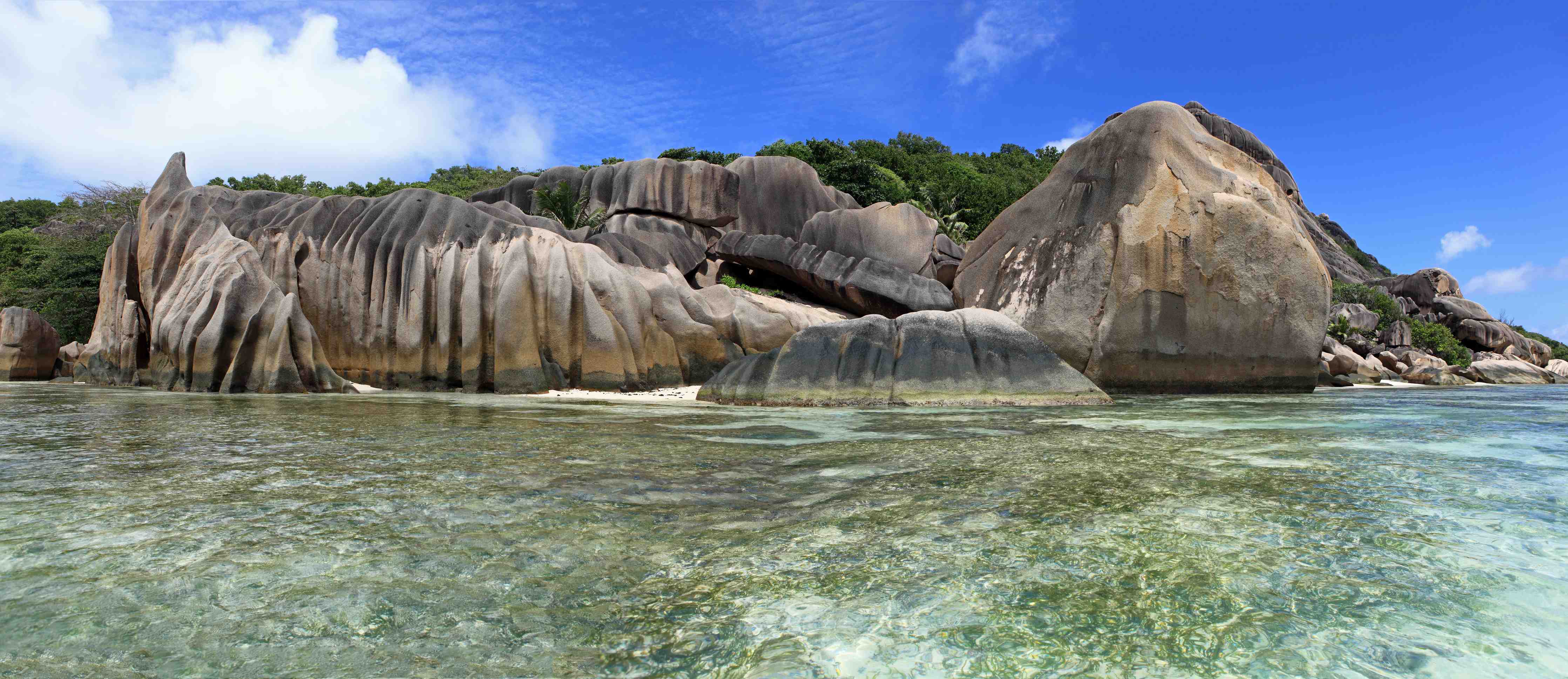 Wandverkleidung Bad-Sonnenbeschienene Felsenlandschaft am Meer
