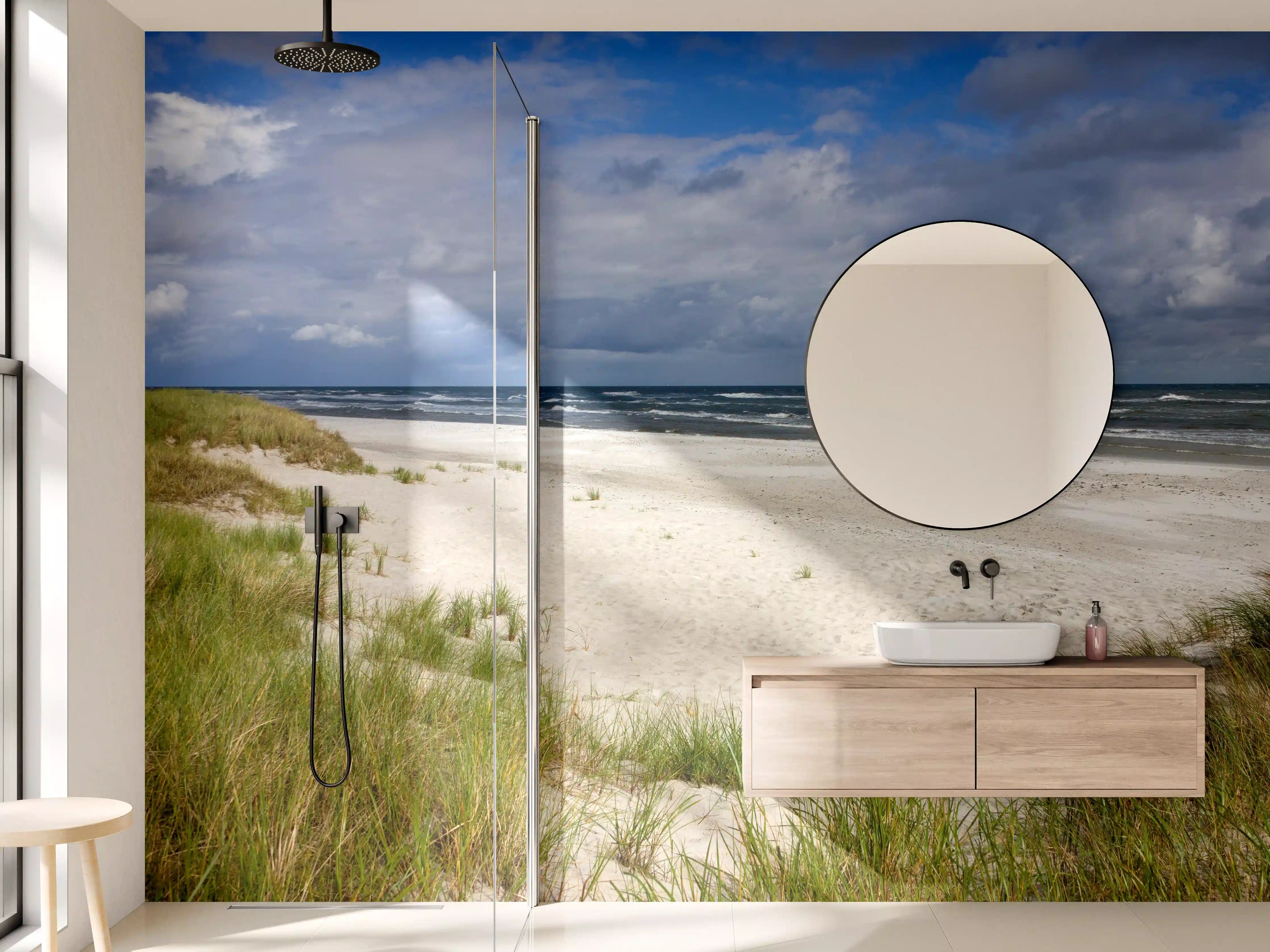 Wandverkleidung Bad - Strandlandschaft bei Wolken & Blau