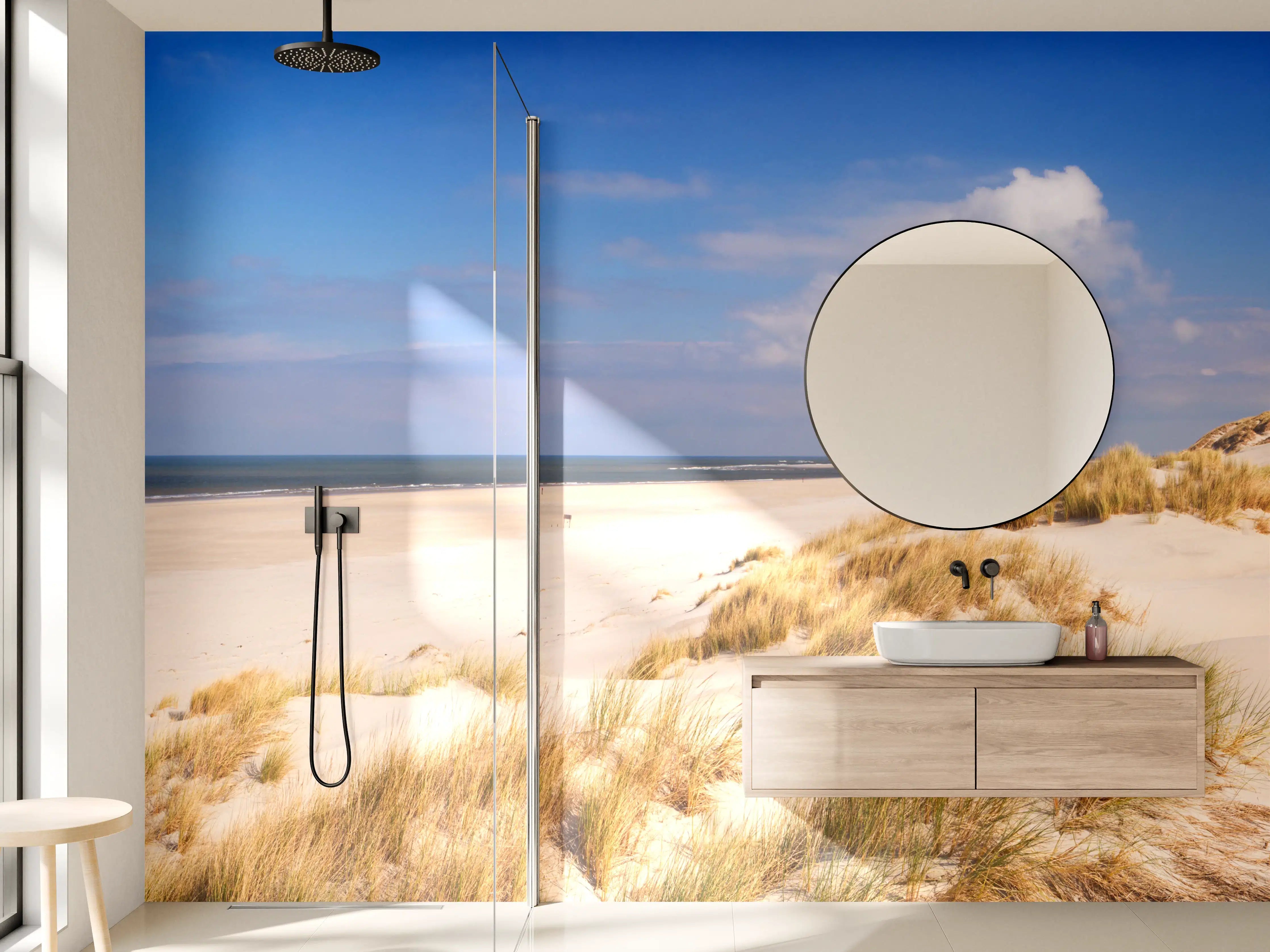 Wandverkleidung Bad - Strandlandschaft mit Sanddünen und Meer im Sonnenlicht