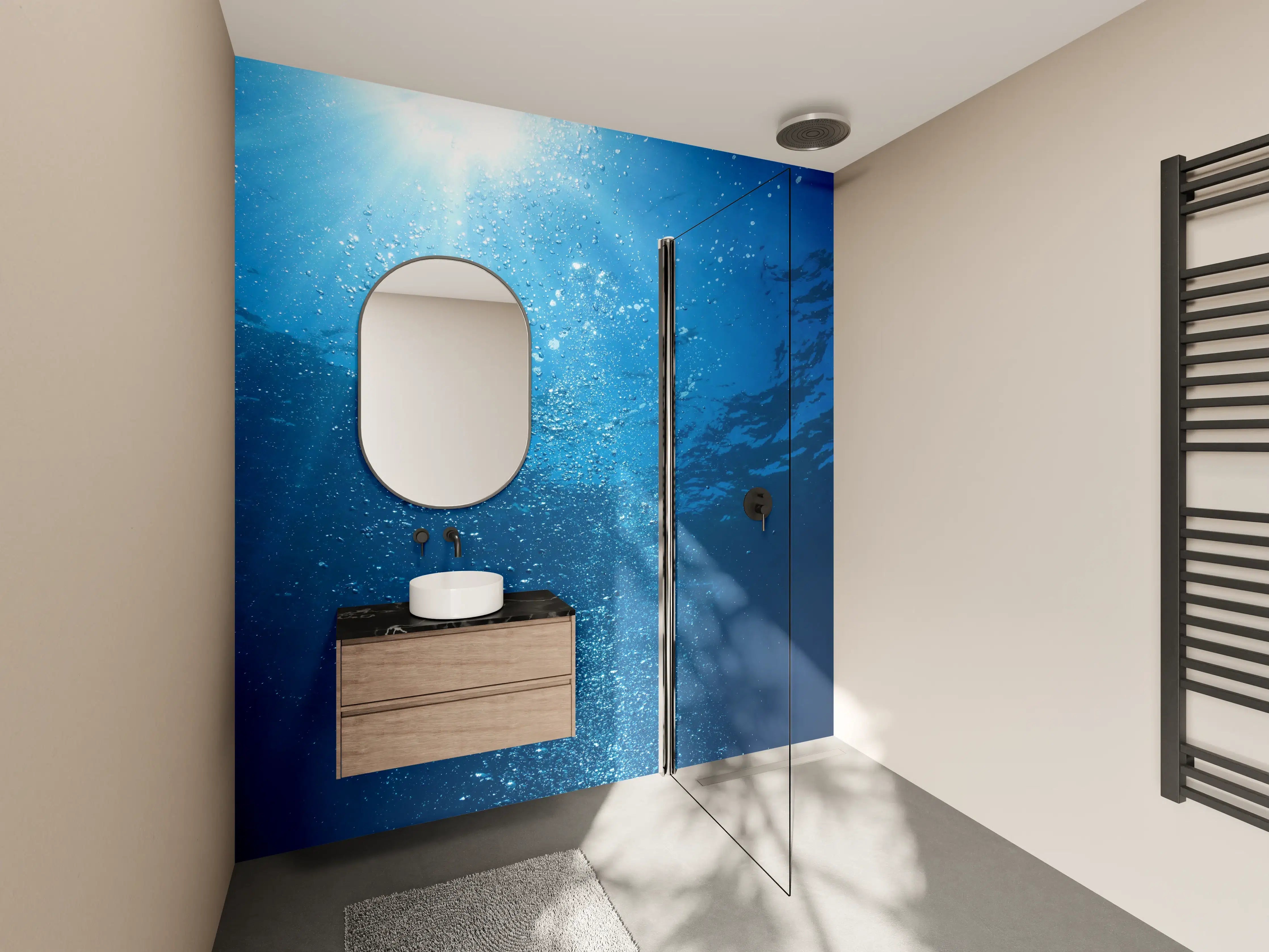 Wandverkleidung Bad - Tiefblauer Wasseruntergrund mit Sonnenreflexion