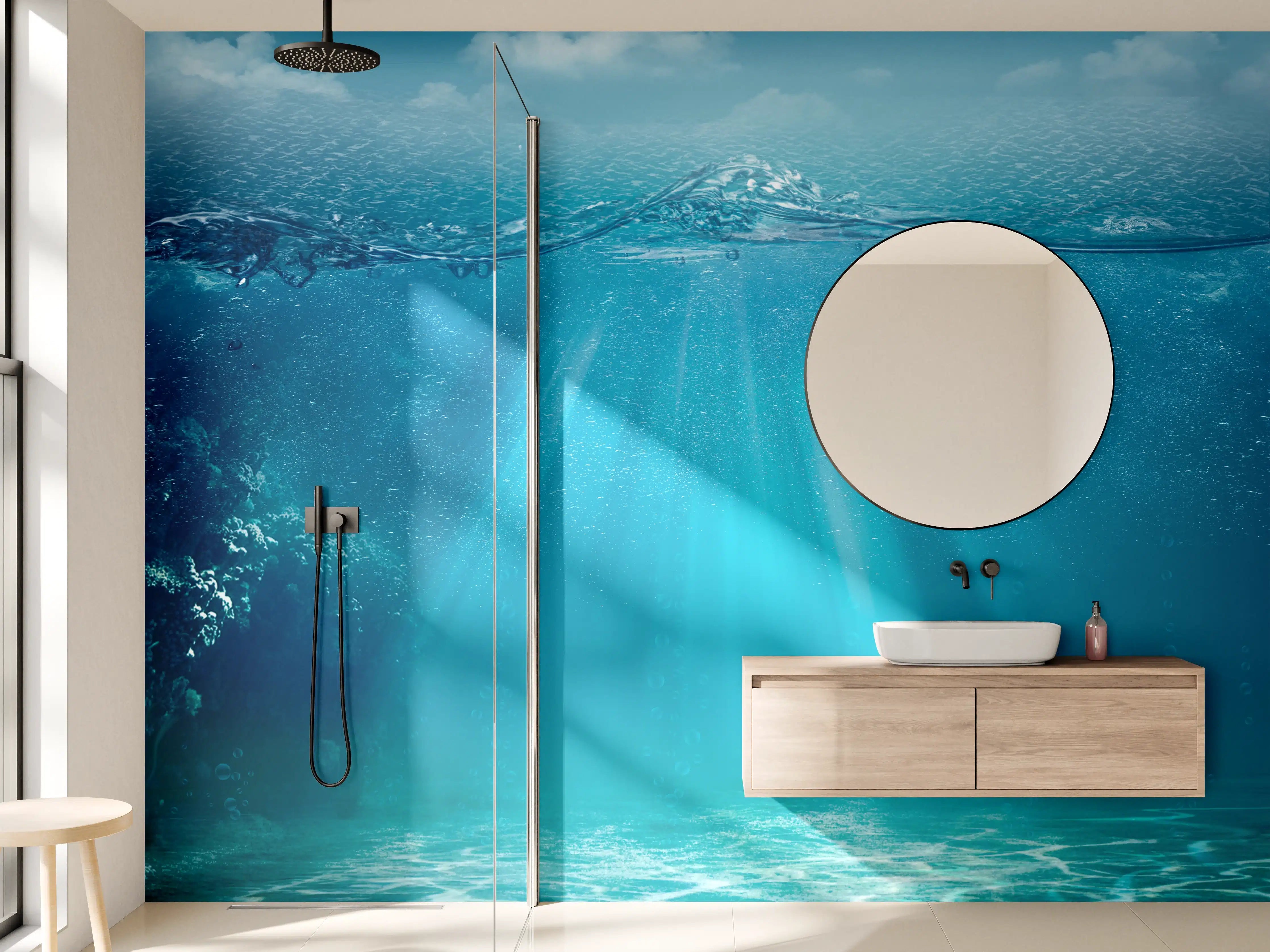 Wandverkleidung Bad - Tiefsee-Wasser mit Sonnenstrahlen