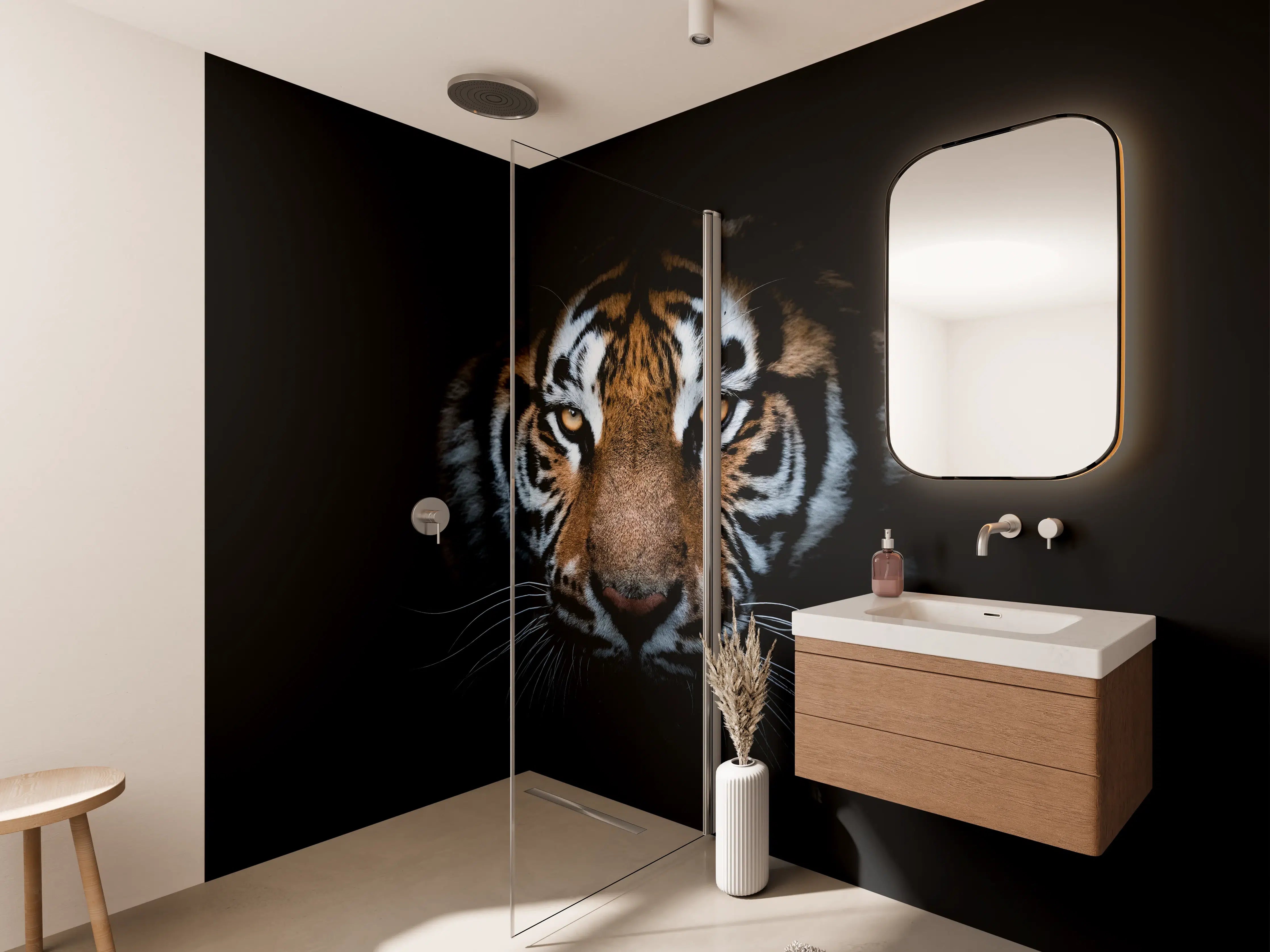 Wandverkleidung Bad - Tiger-Portrait Schwarzer Hintergrund