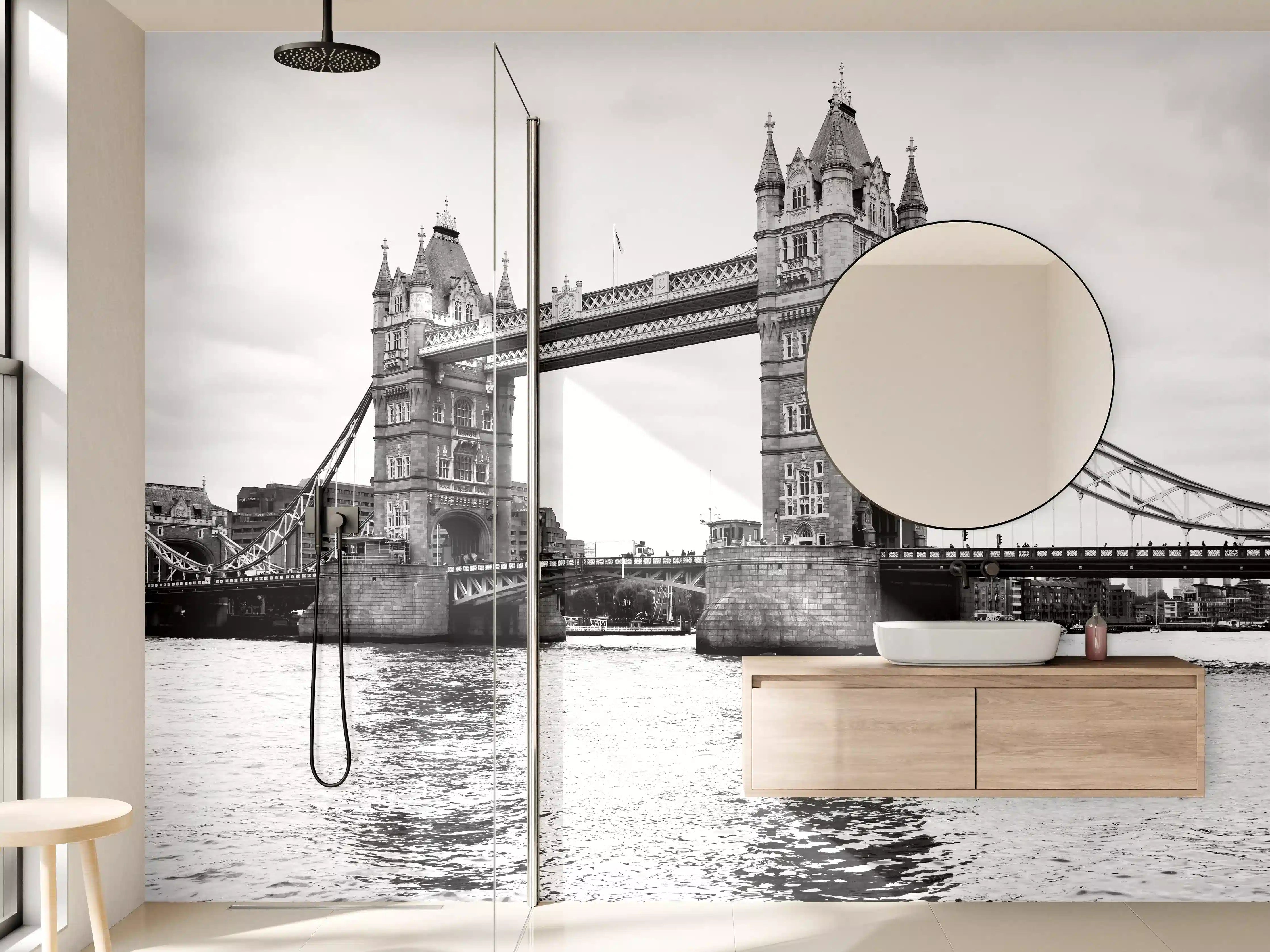 Wandverkleidung Bad - Tower Bridge im Schwarz-Weiß-Look