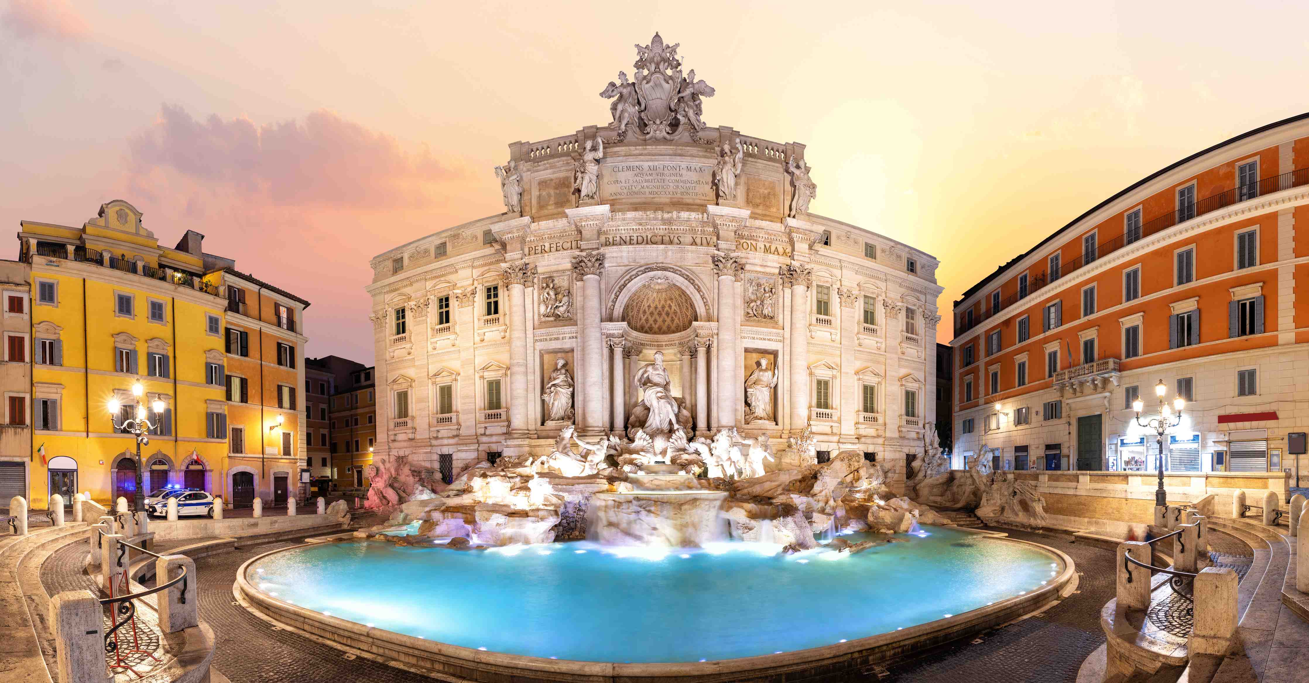 Wandverkleidung Bad-Trevi-Brunnen bei Sonnenaufgang