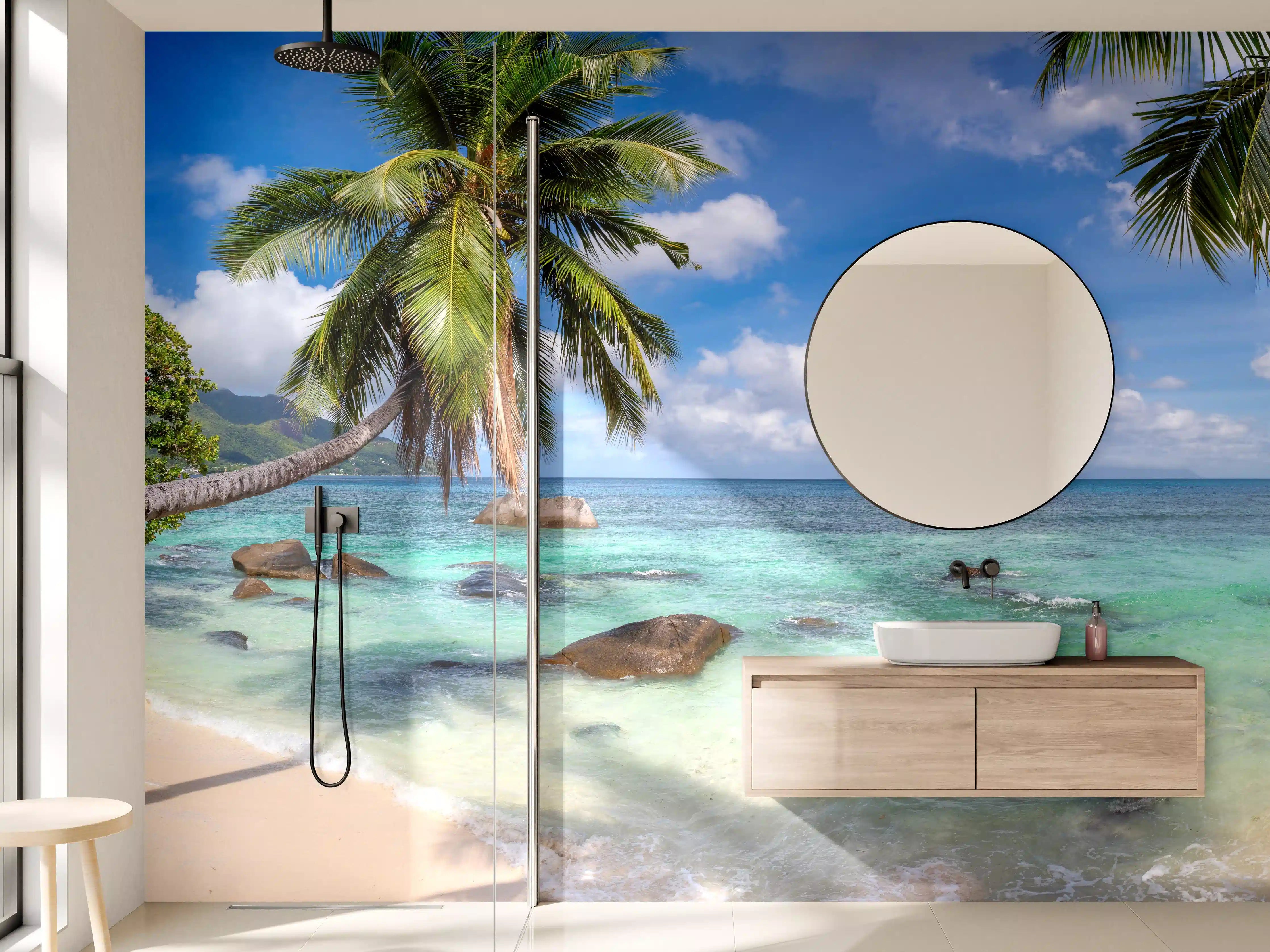 Wandverkleidung Bad - Tropischer Strand mit Palmen und Blauem Himmel