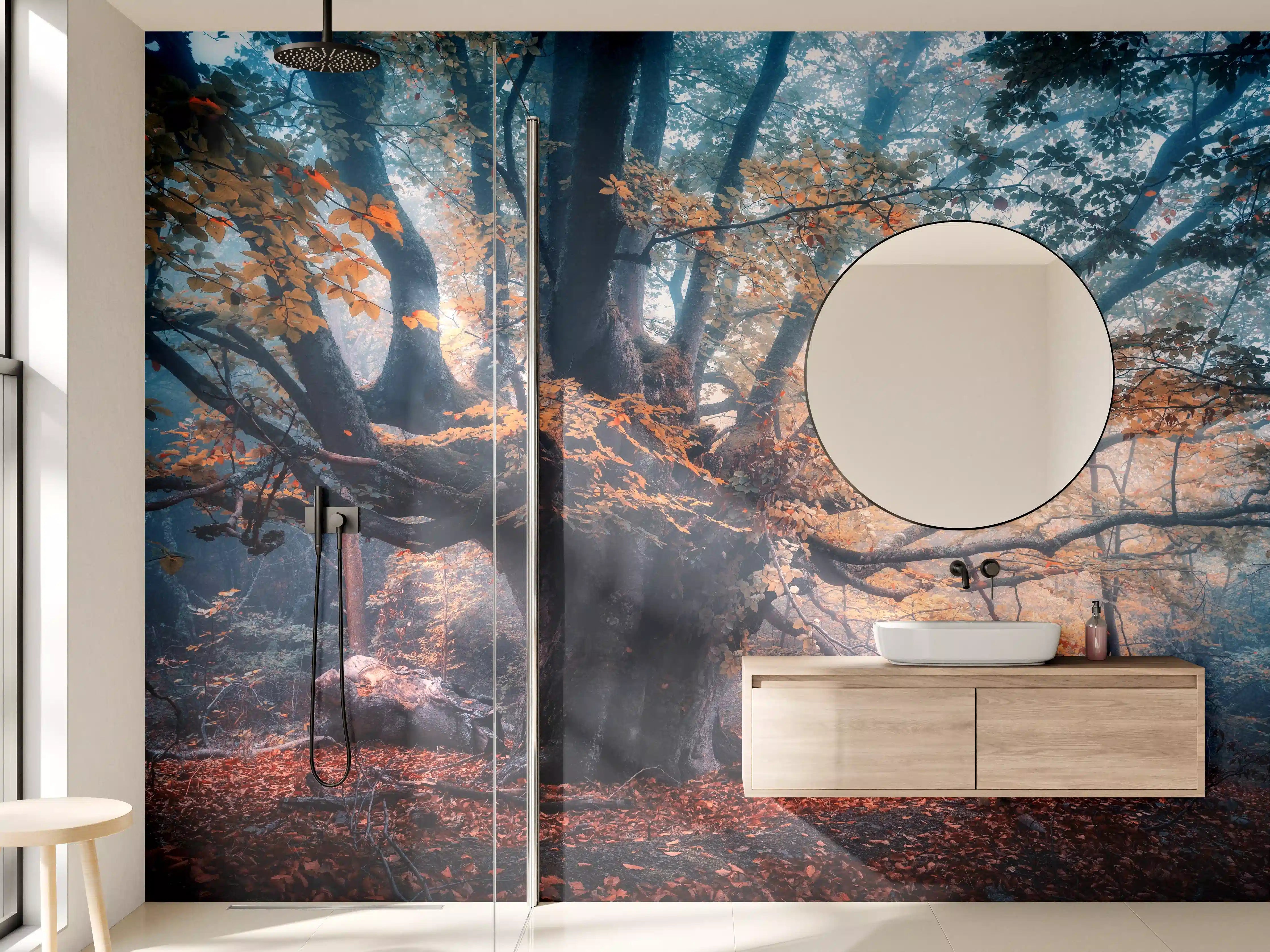 Wandverkleidung Bad - Verhüllter Herbstwald im Grau-weißen Licht