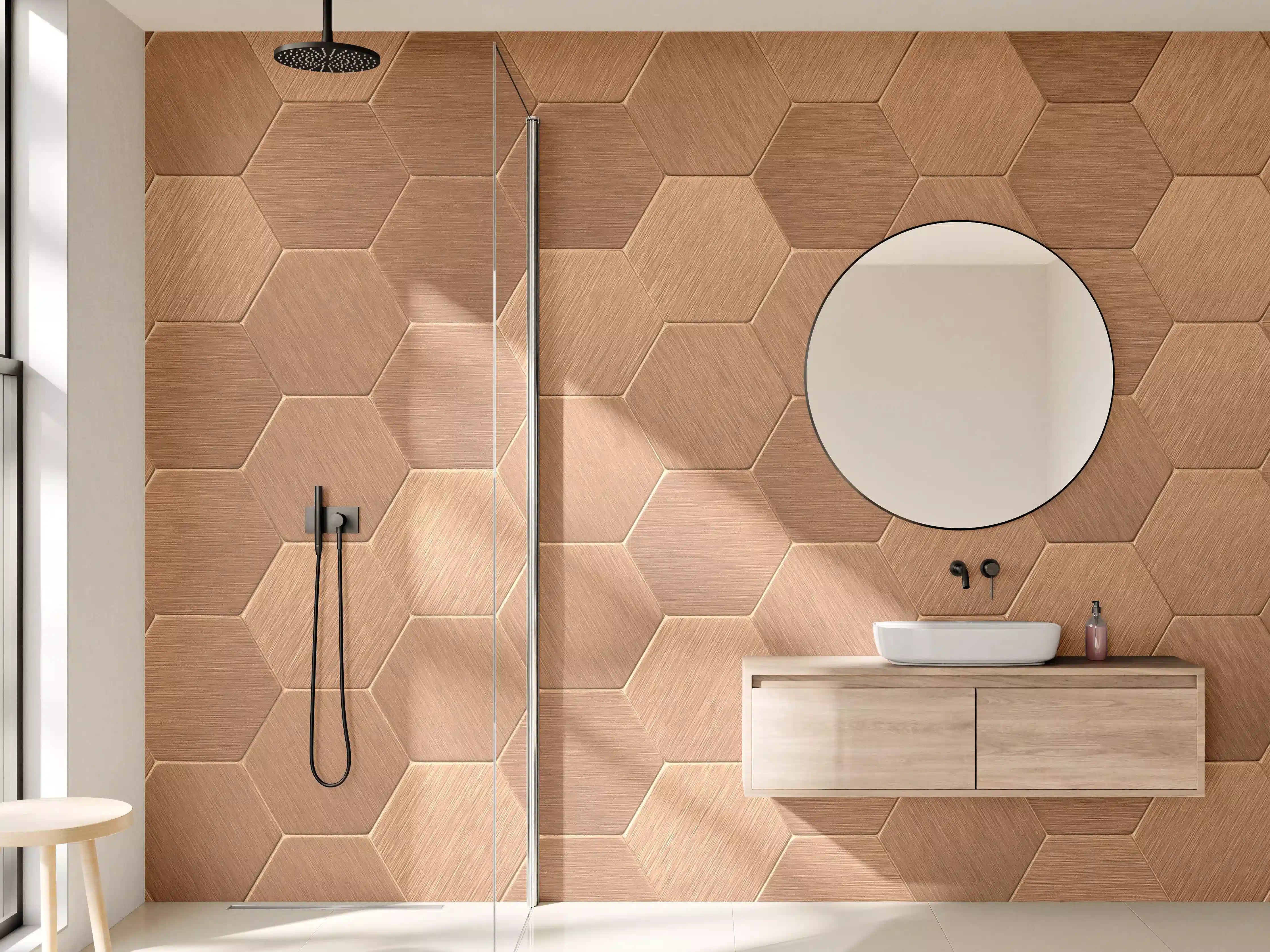 Wandverkleidung Bad - Wandverkleidung aus warmem Holz mit Hexagon-Muster