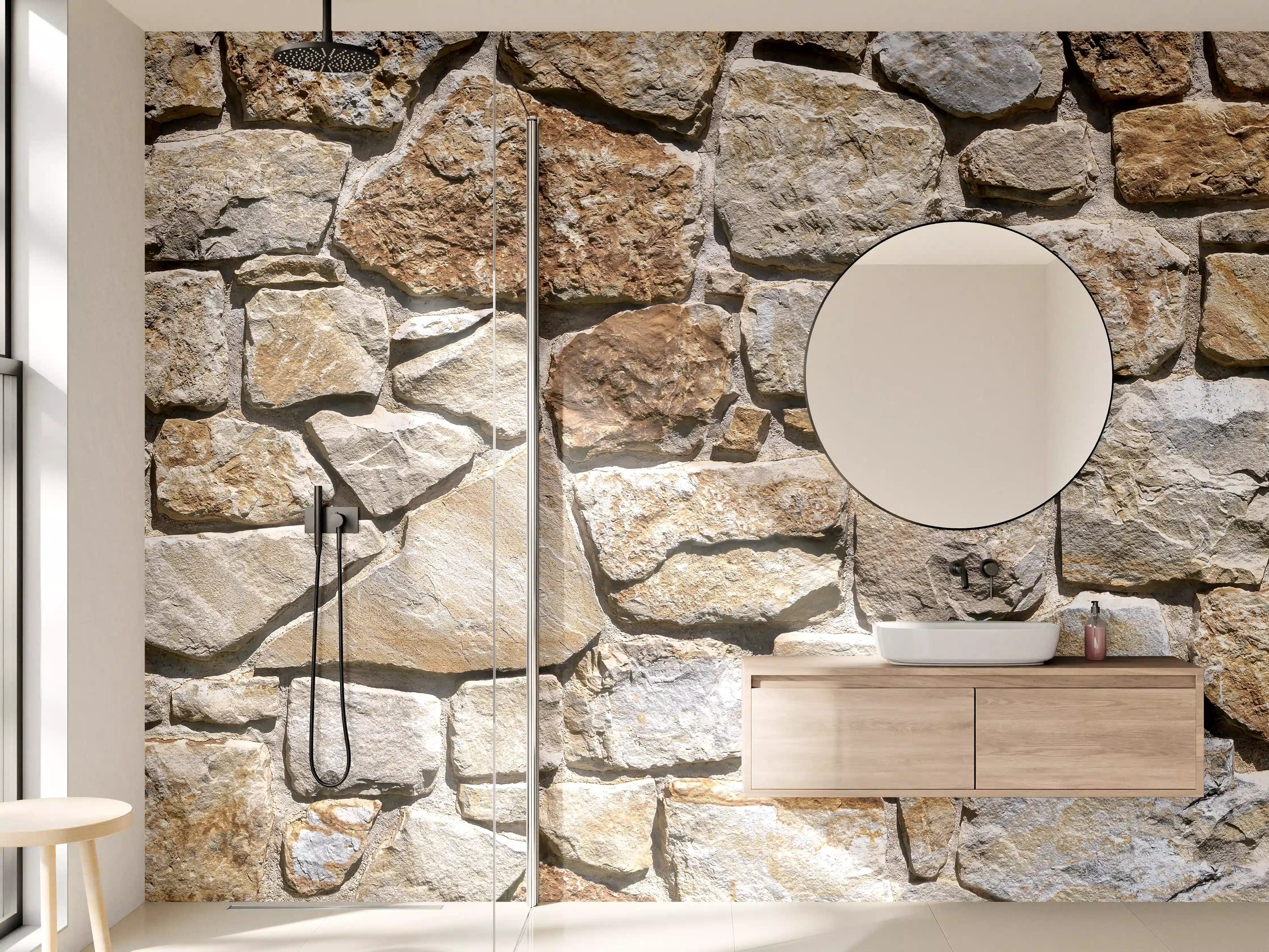Wandverkleidung Bad - Warme Erdtöne in Natursteinmauer