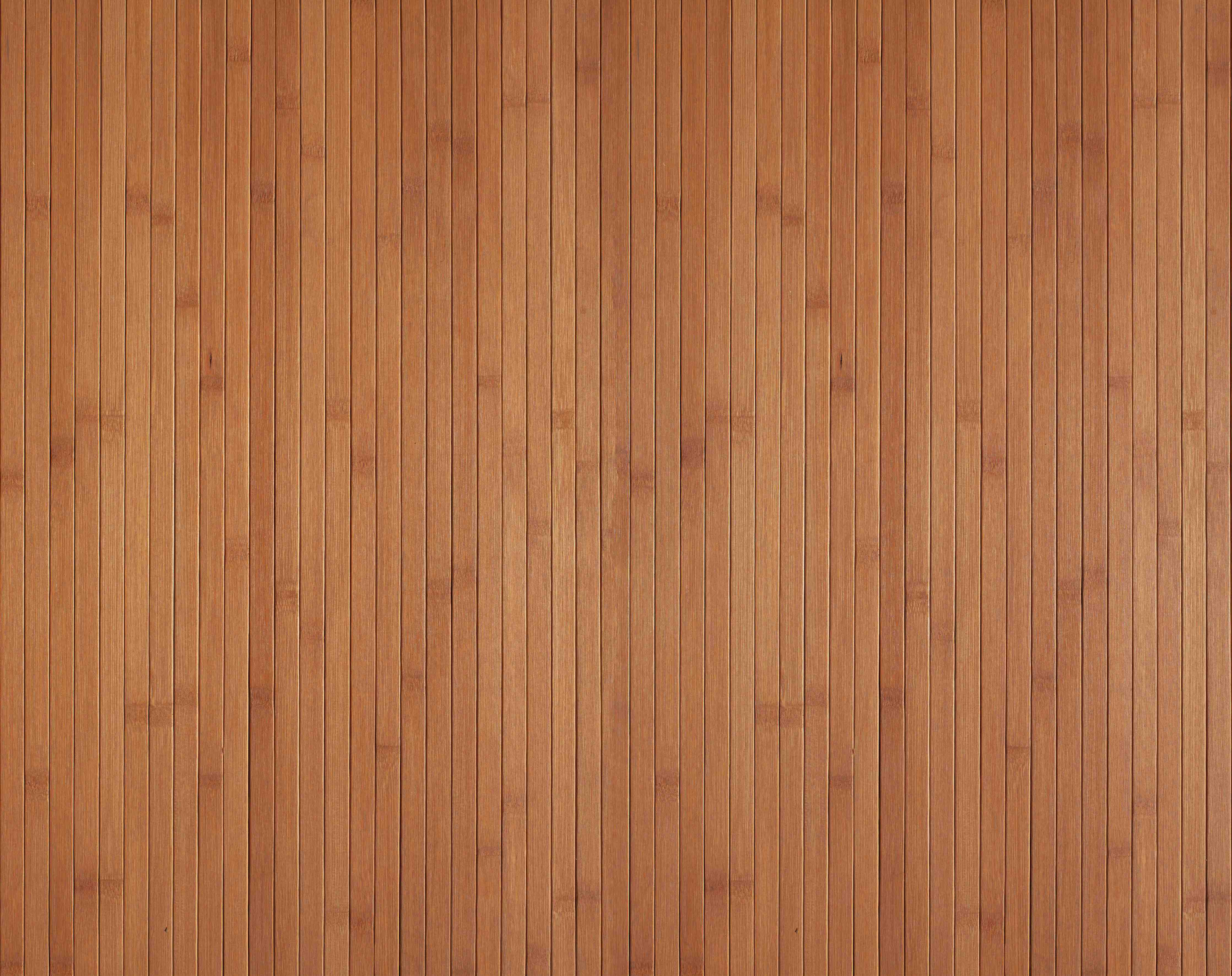 Wandverkleidung Bad-Warmer Holzstreifen mit feiner Maserung