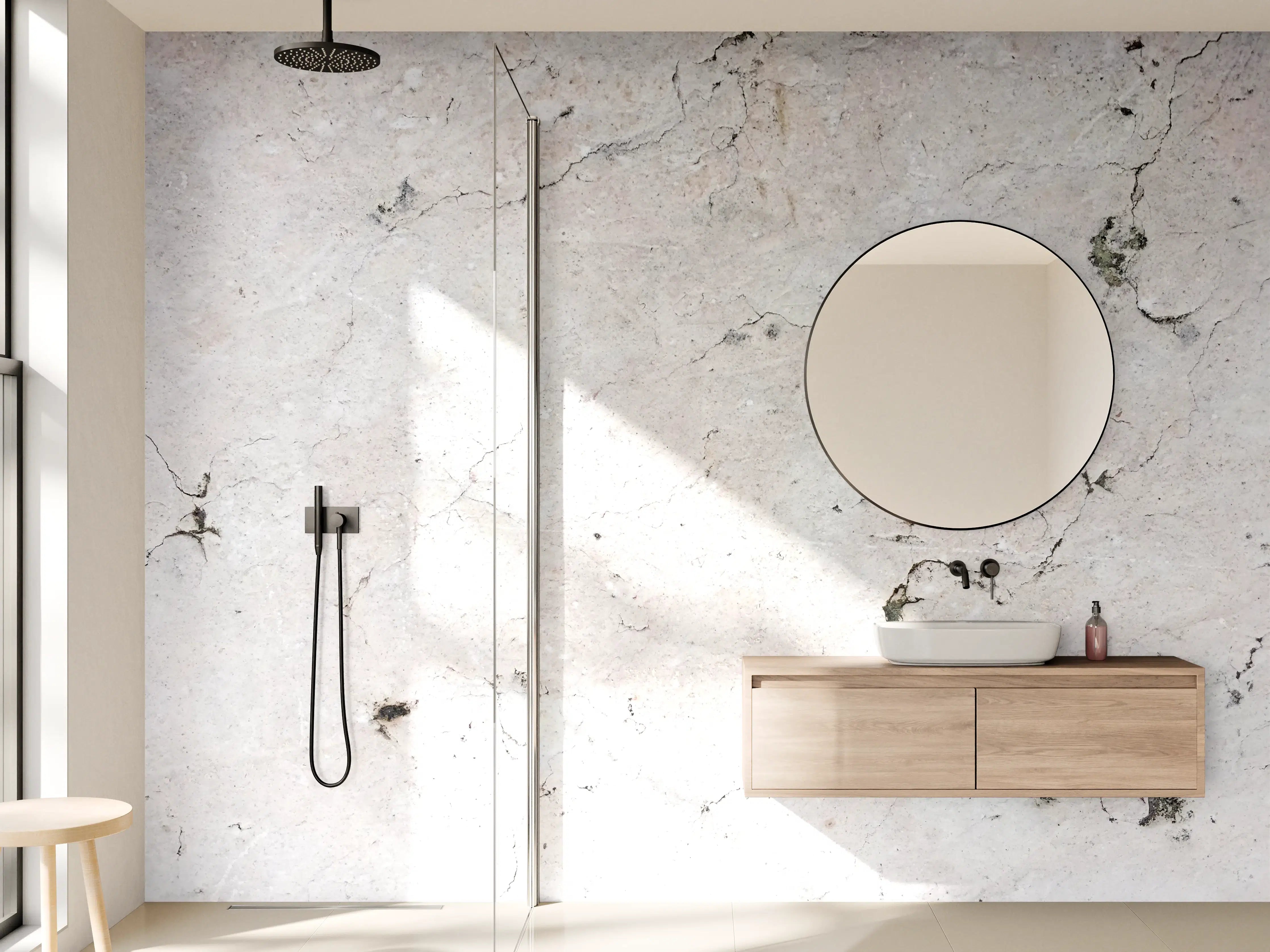 Wandverkleidung Bad - Weiße Sandstein-Textur mit feinen Rissen