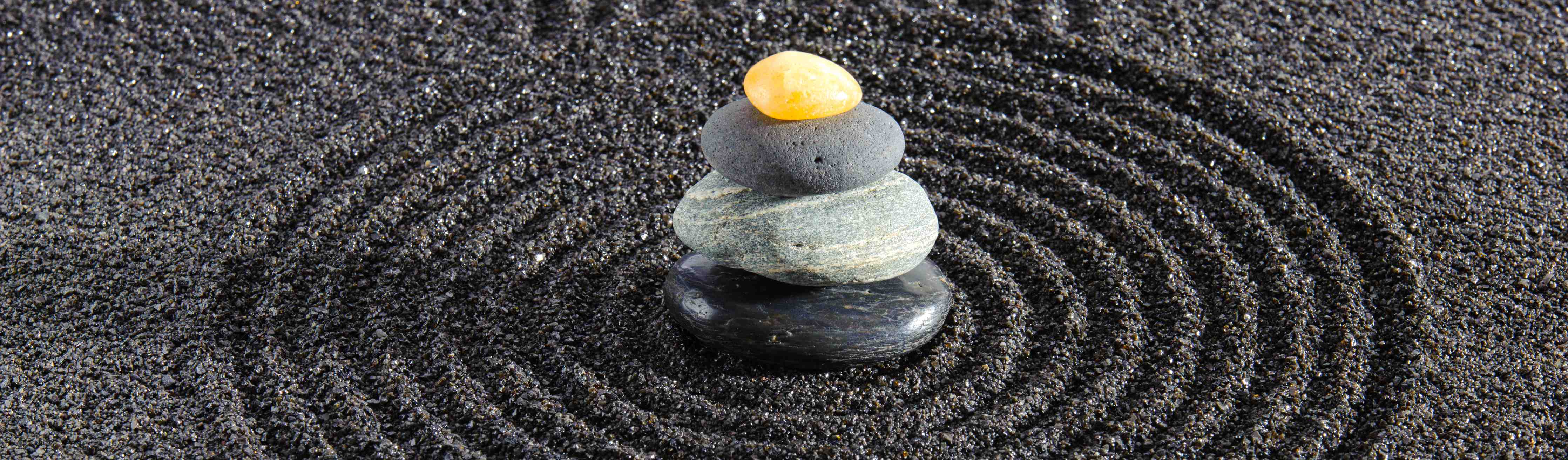 Wandverkleidung Bad-Zen Steine am Kiesbett