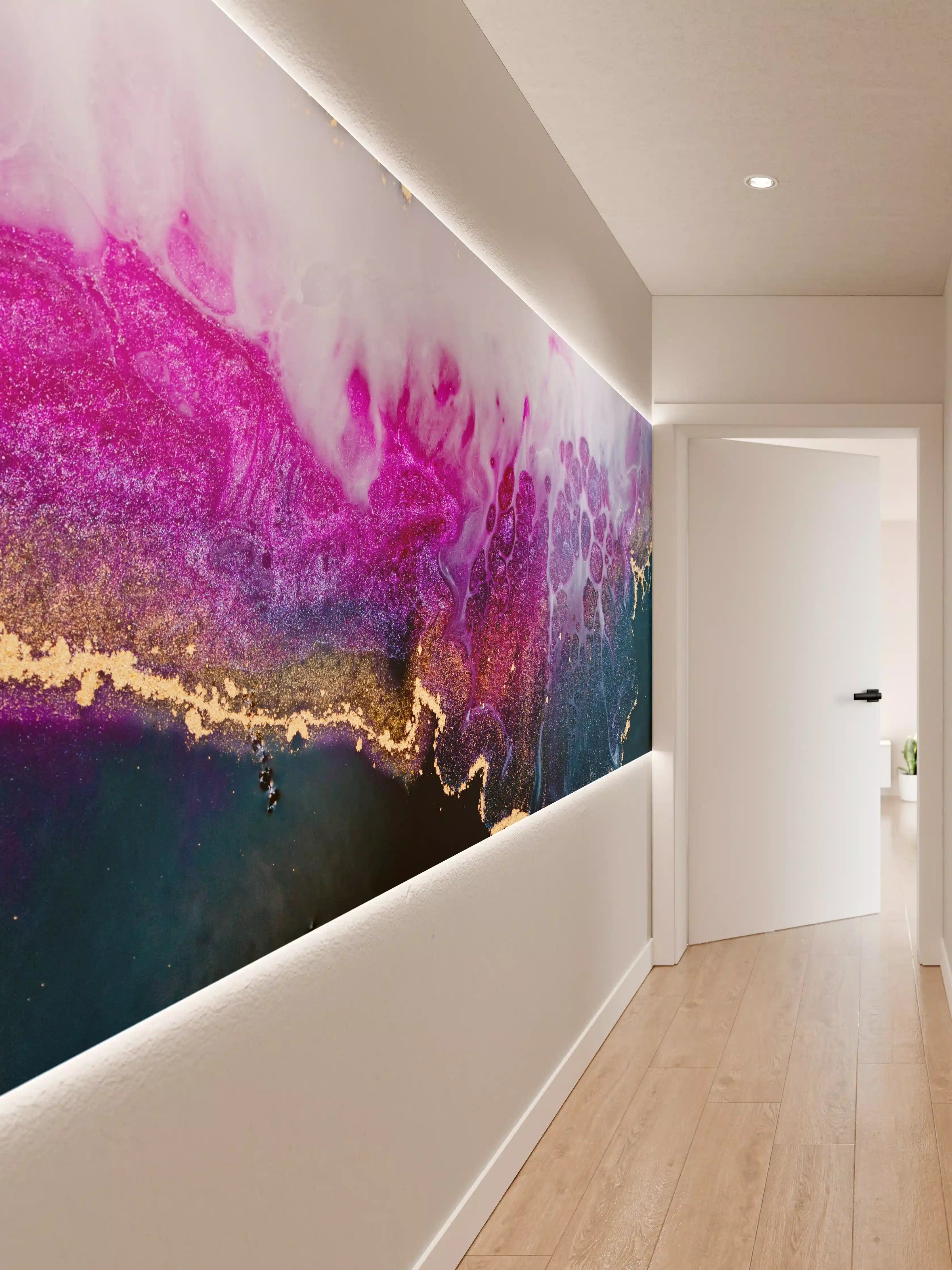 Wandverkleidung Flur - Abstrakte Farbexplosion in Violett und Gold