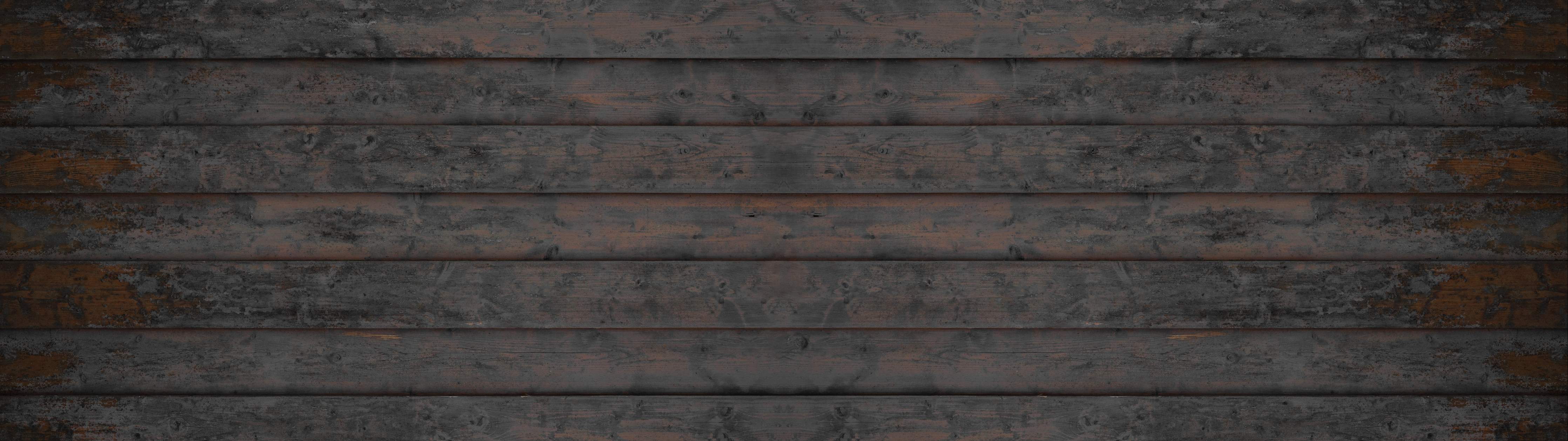 Wandverkleidung Flur-Alt braun lackierte Holzbretter