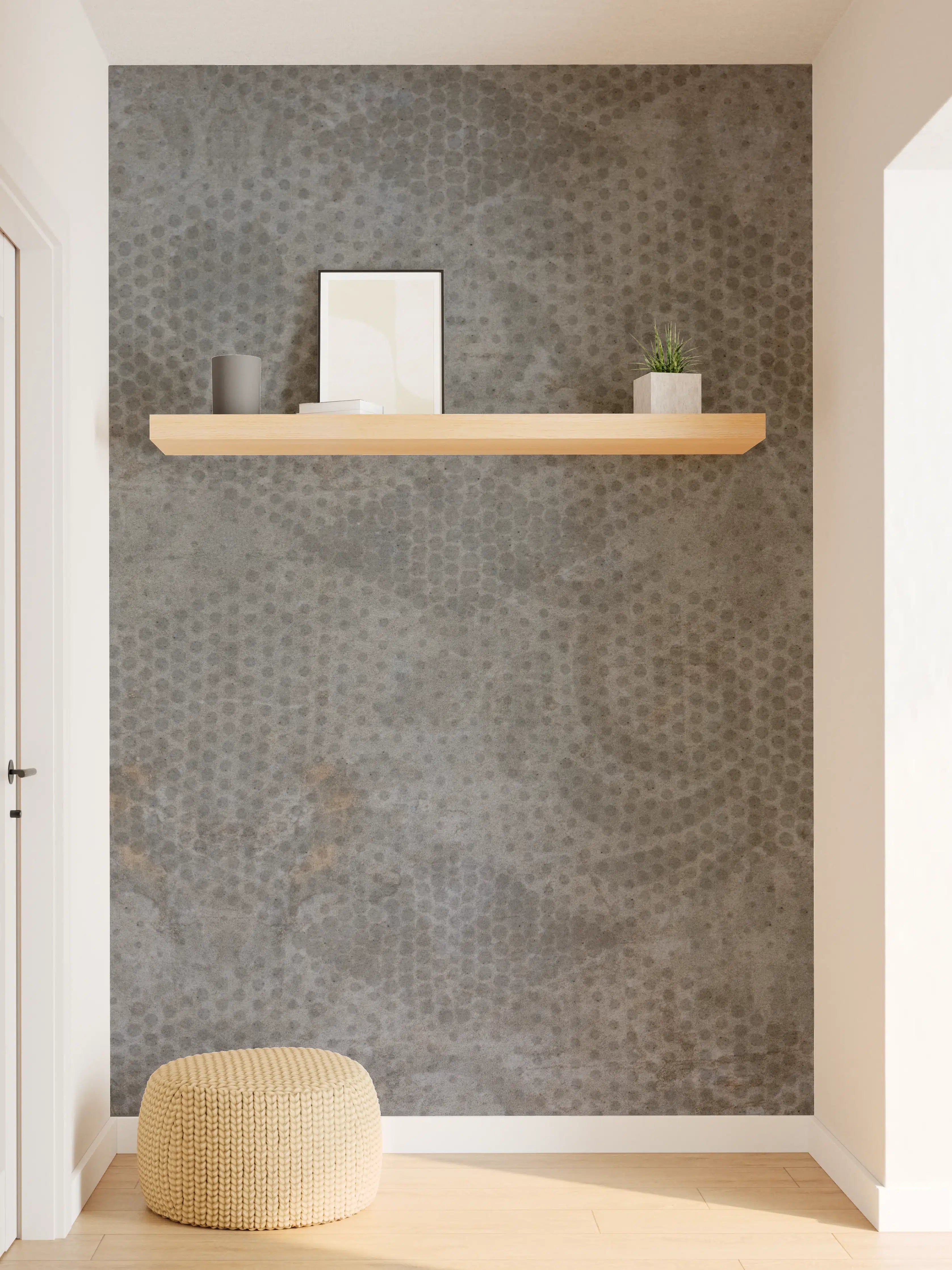 Wandverkleidung Flur - Alte braunbefleckte Tapete