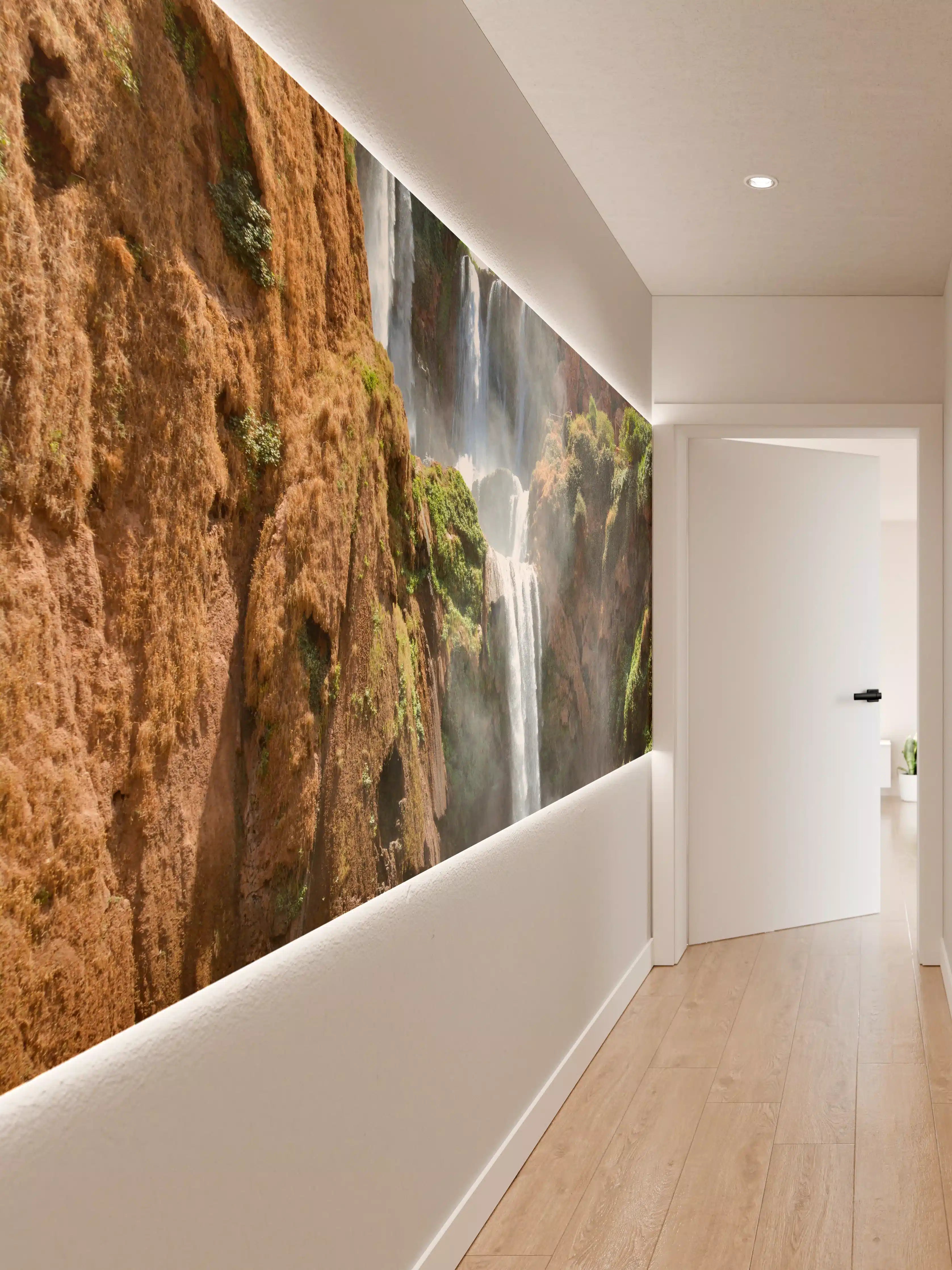 Wandverkleidung Flur - Beeindruckender Wasserfall in Naturlandschaft