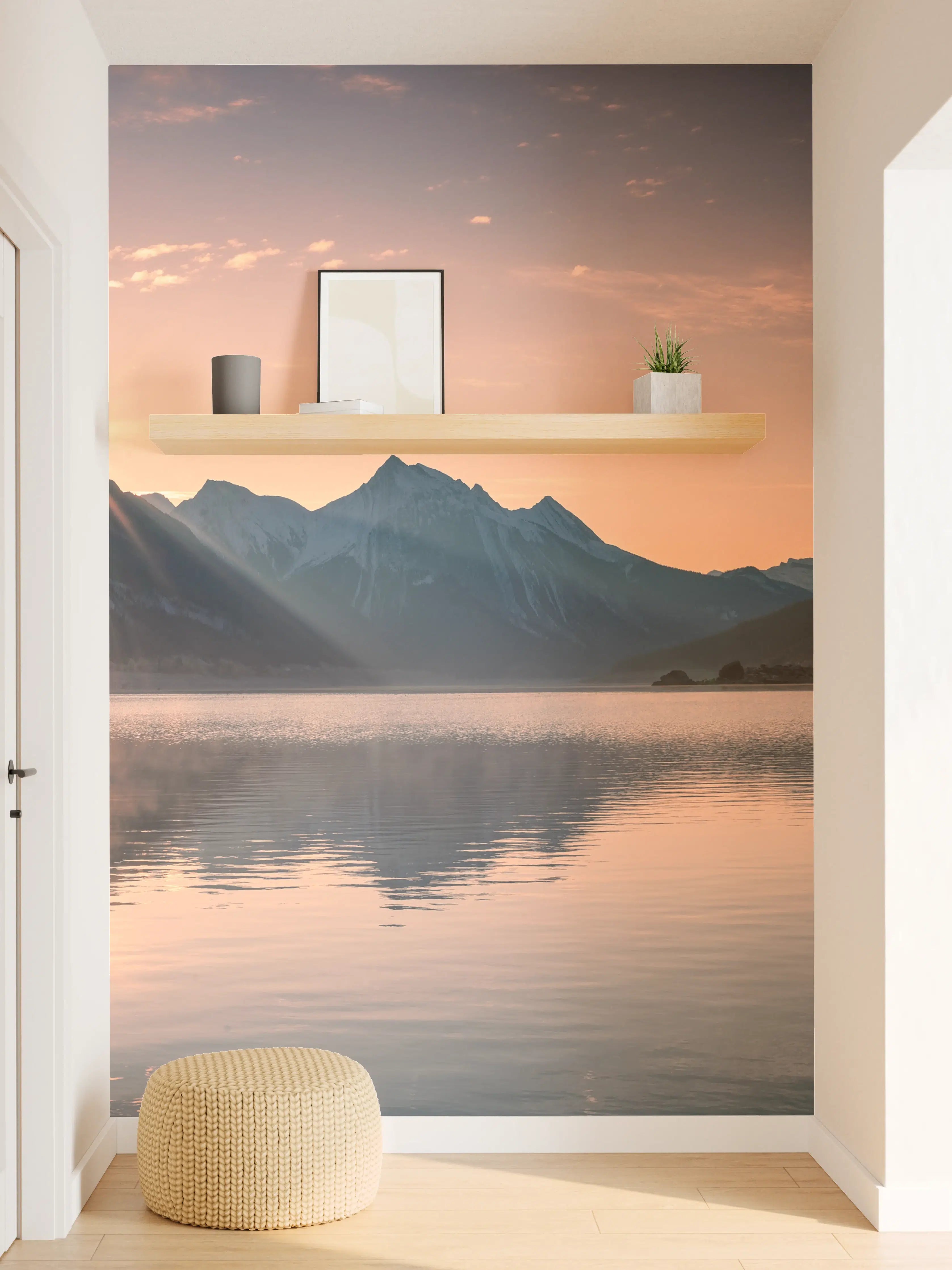 Wandverkleidung Flur - Bergsee bei Sonnenaufgang mit majestätischen Gipfeln