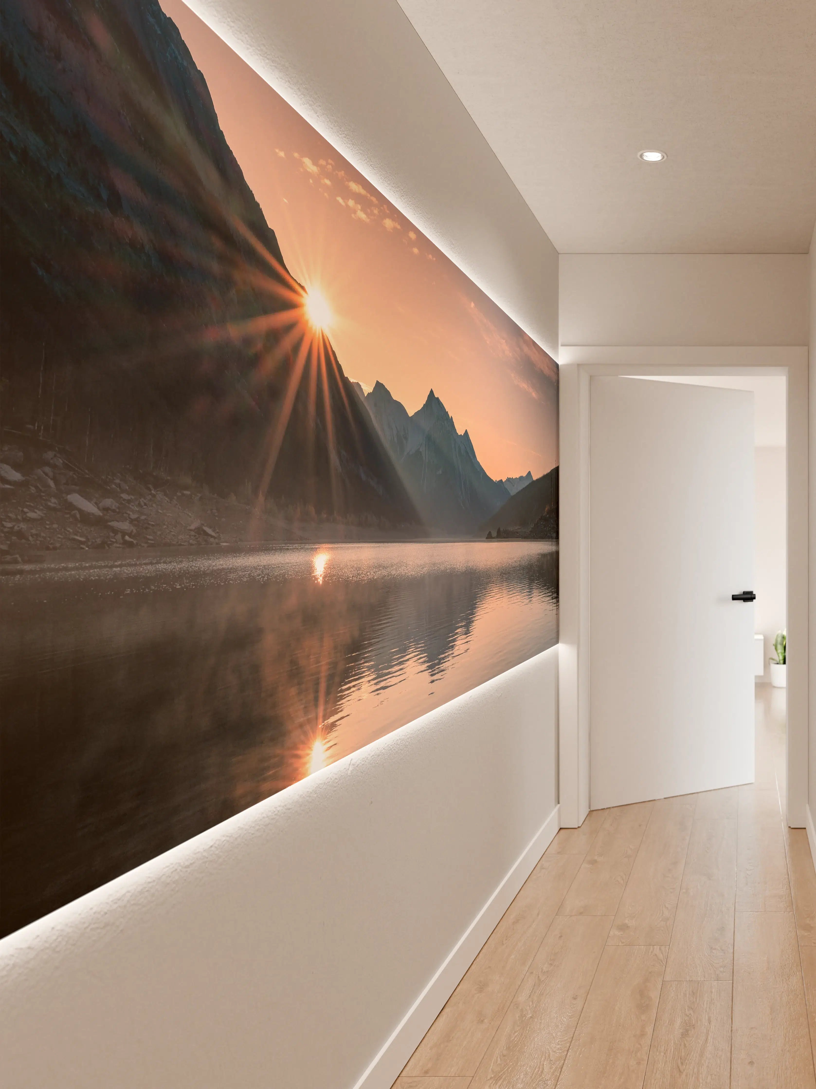 Wandverkleidung Flur - Bergsee bei Sonnenaufgang mit majestätischen Gipfeln