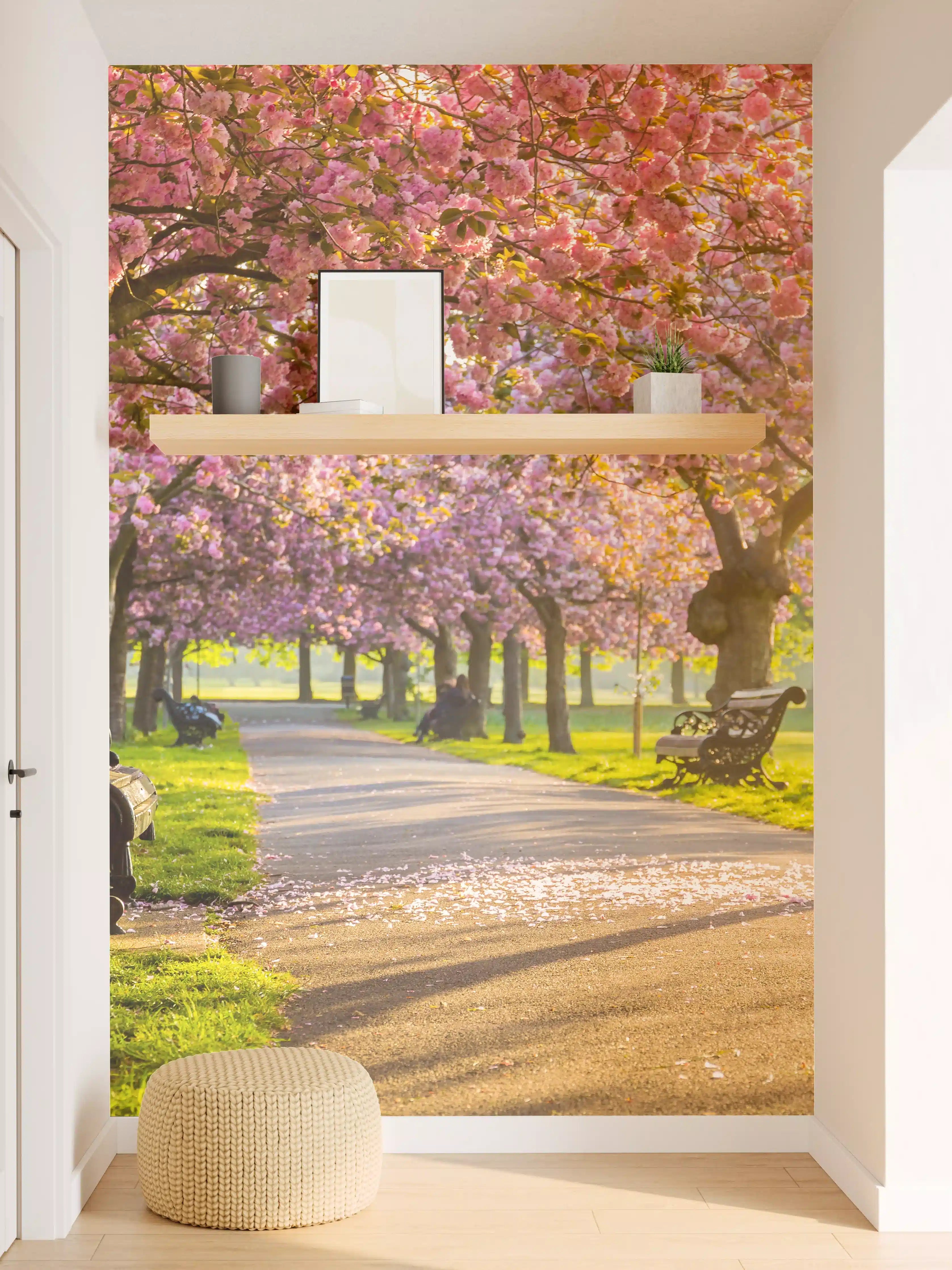 Wandverkleidung Flur - Blühende Parkallee im Frühling