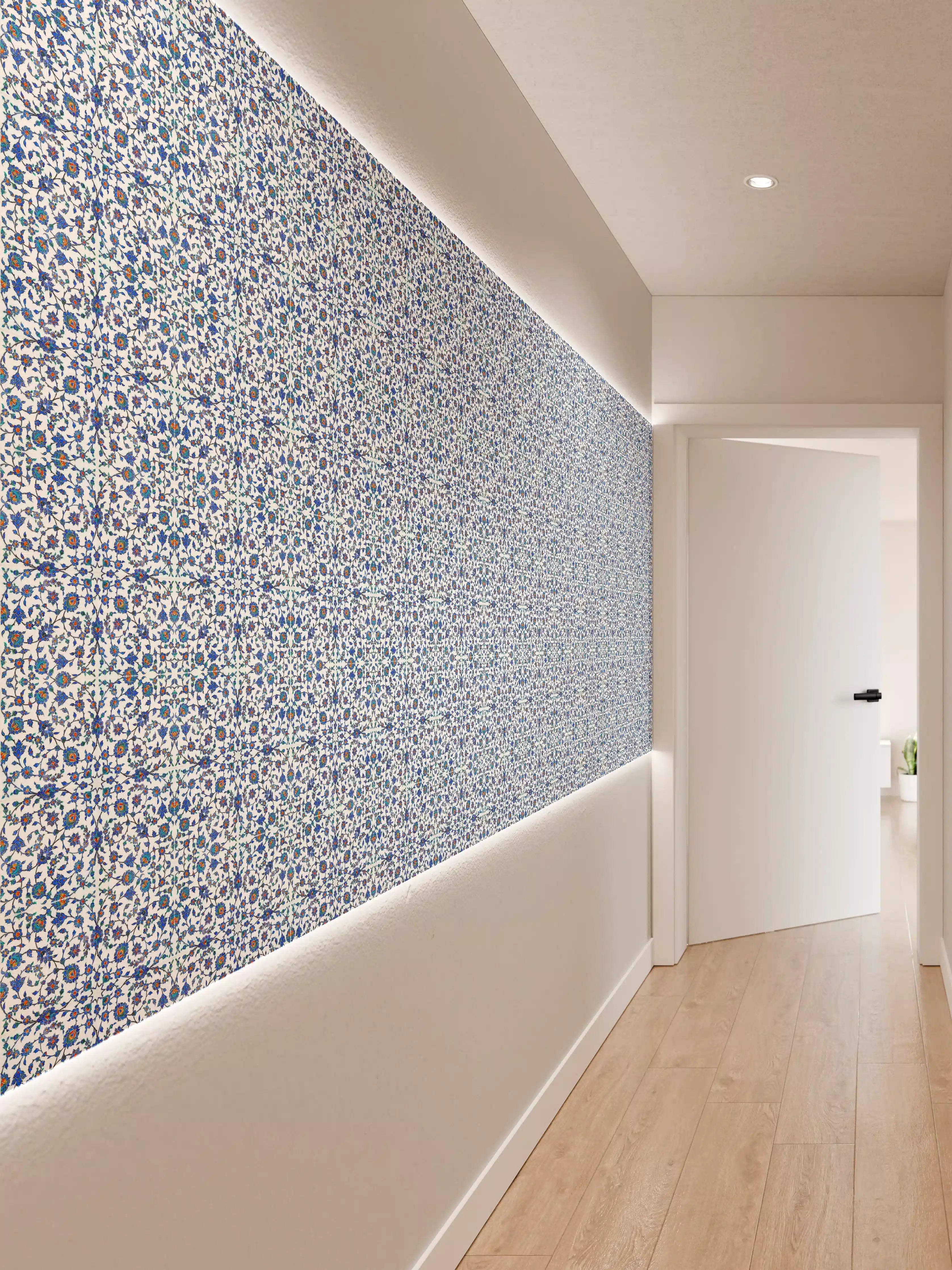 Wandverkleidung Flur - Blumenmuster auf Keramikfliese