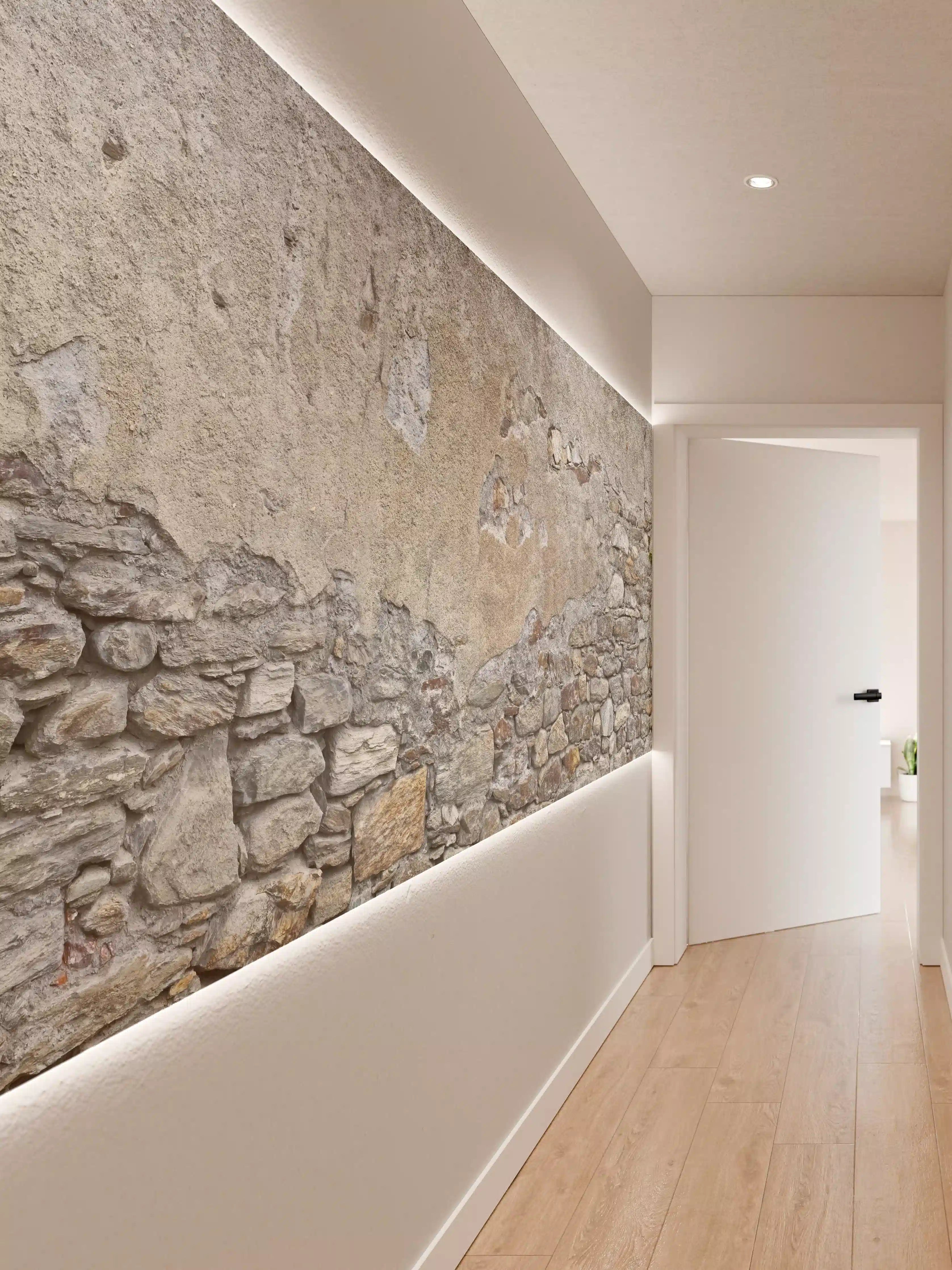 Wandverkleidung Flur - Bröckelnde Hausmauer in Südtirol