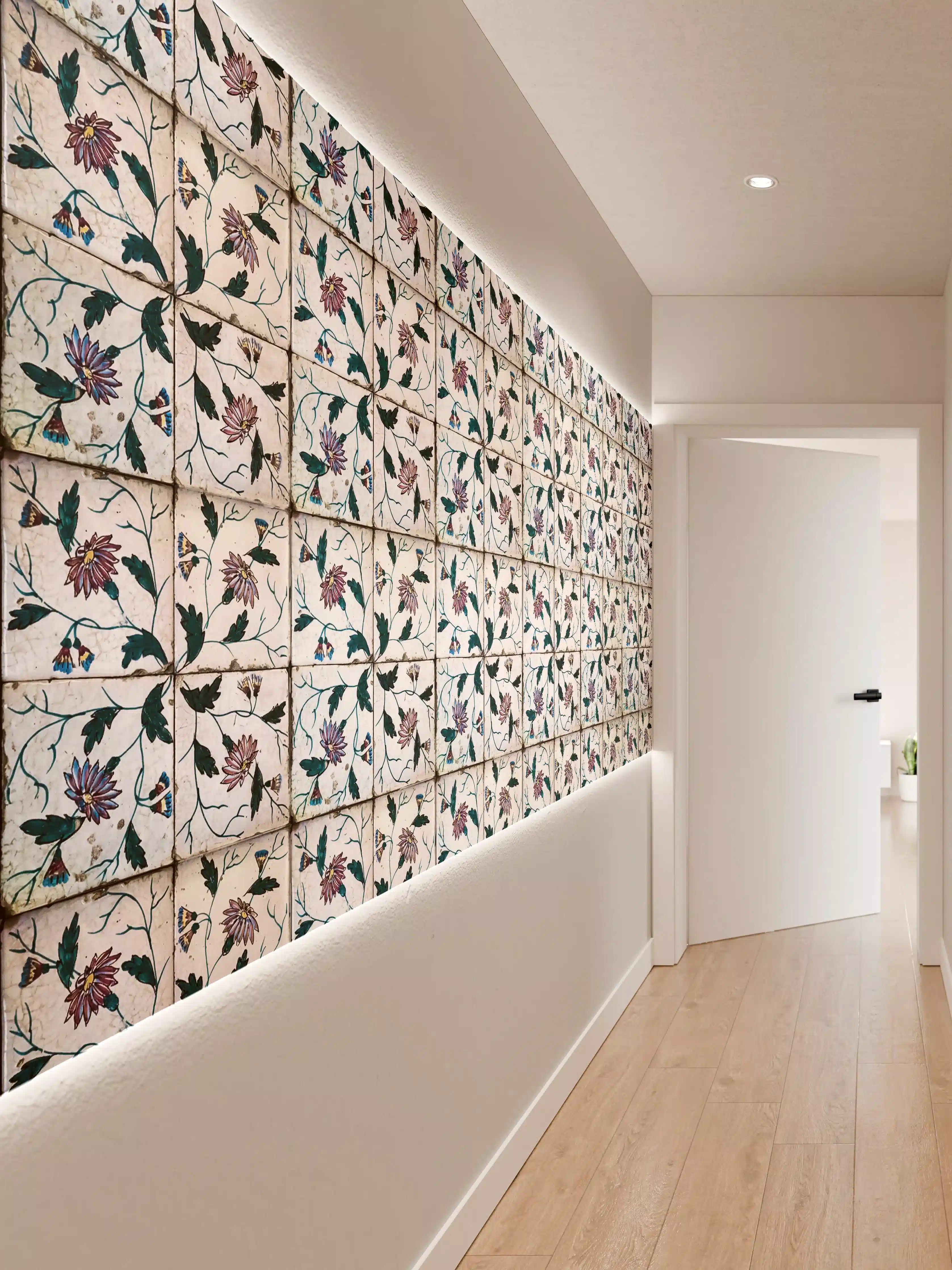 Wandverkleidung Flur - Bunte Fliesen mit floralem Muster