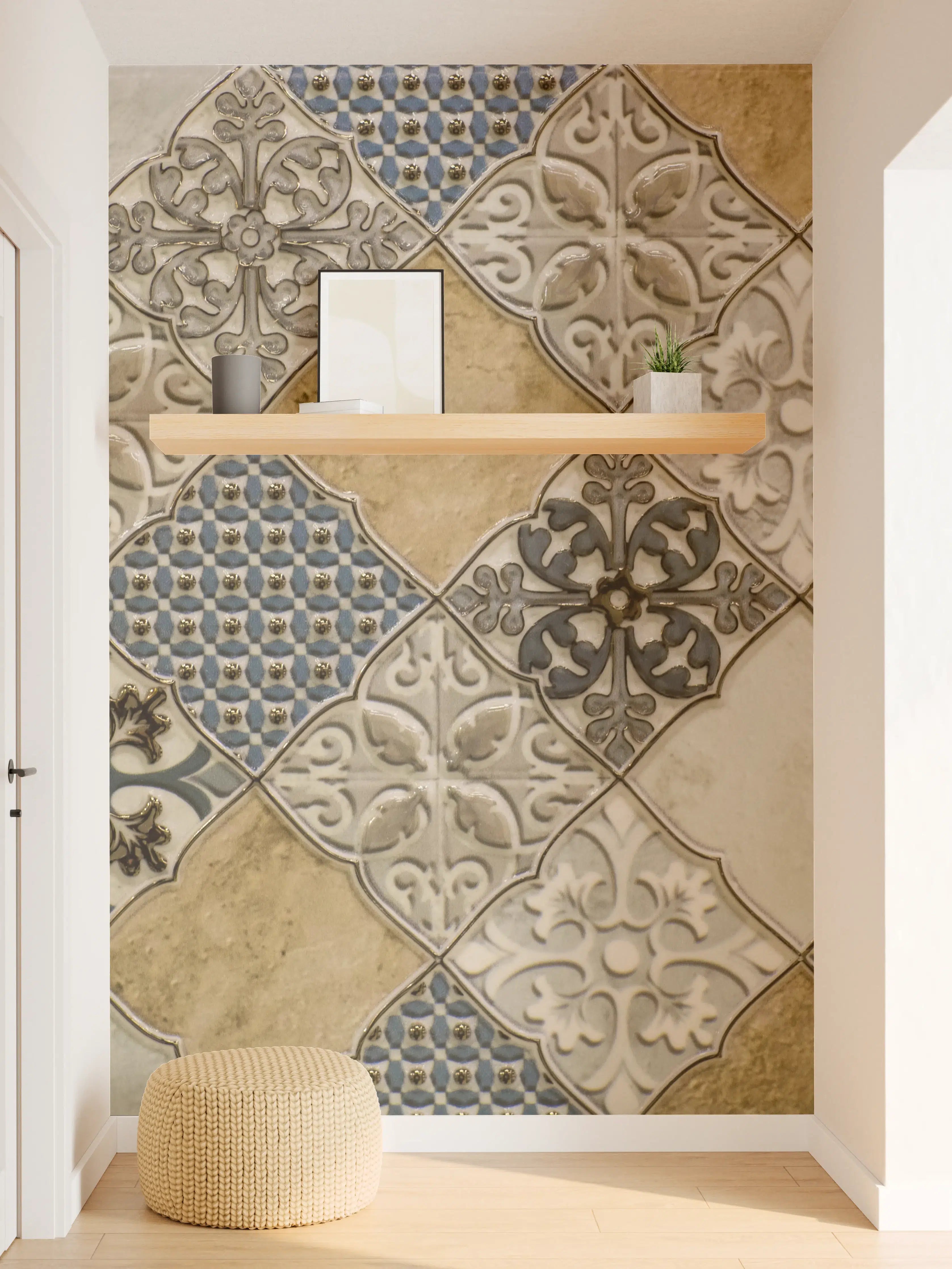 Wandverkleidung Flur - Bunte Fliesenmuster auf rustikalem Boden