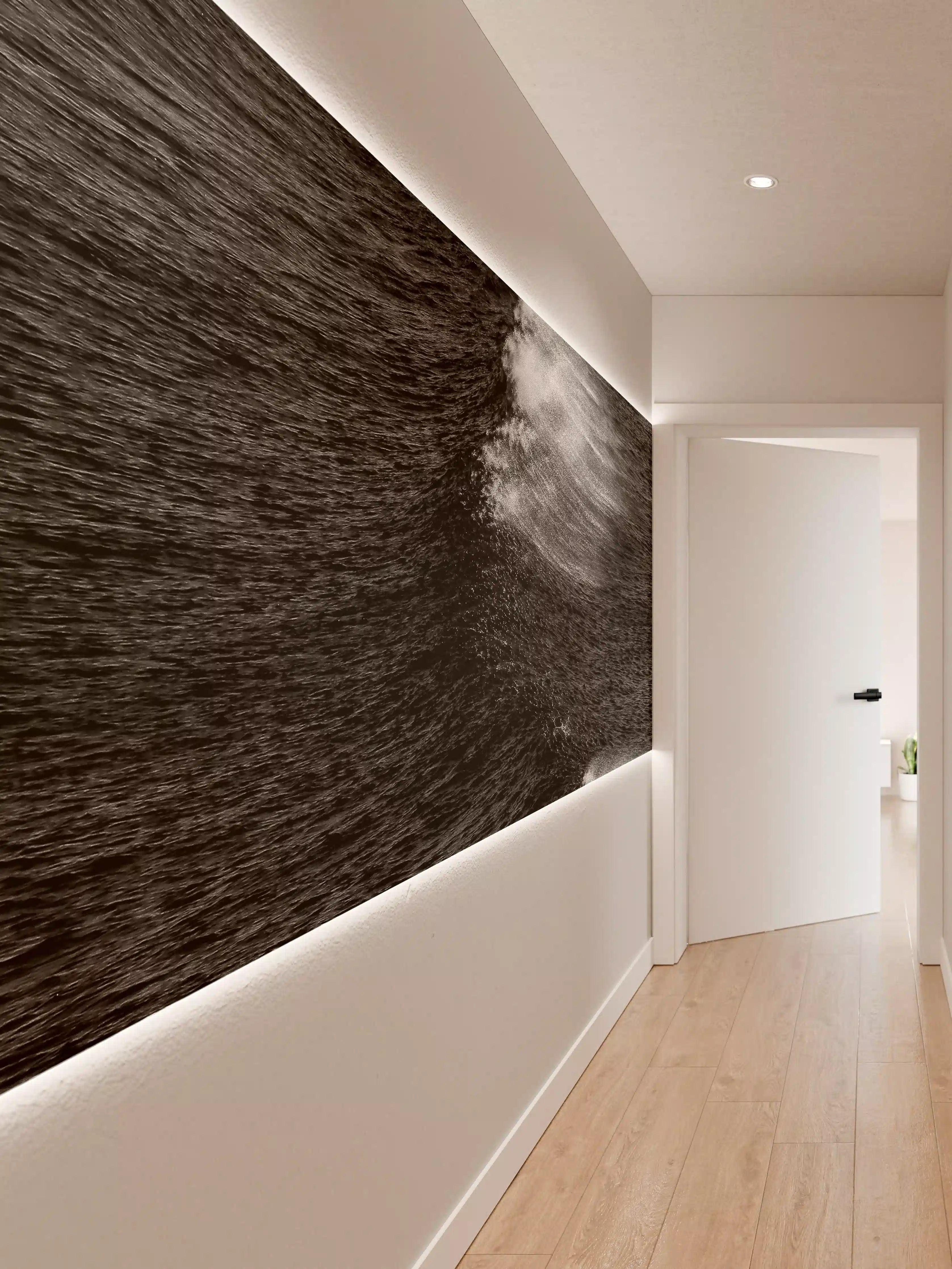 Wandverkleidung Flur - Dynamische Wellen im schwarzen Wasser