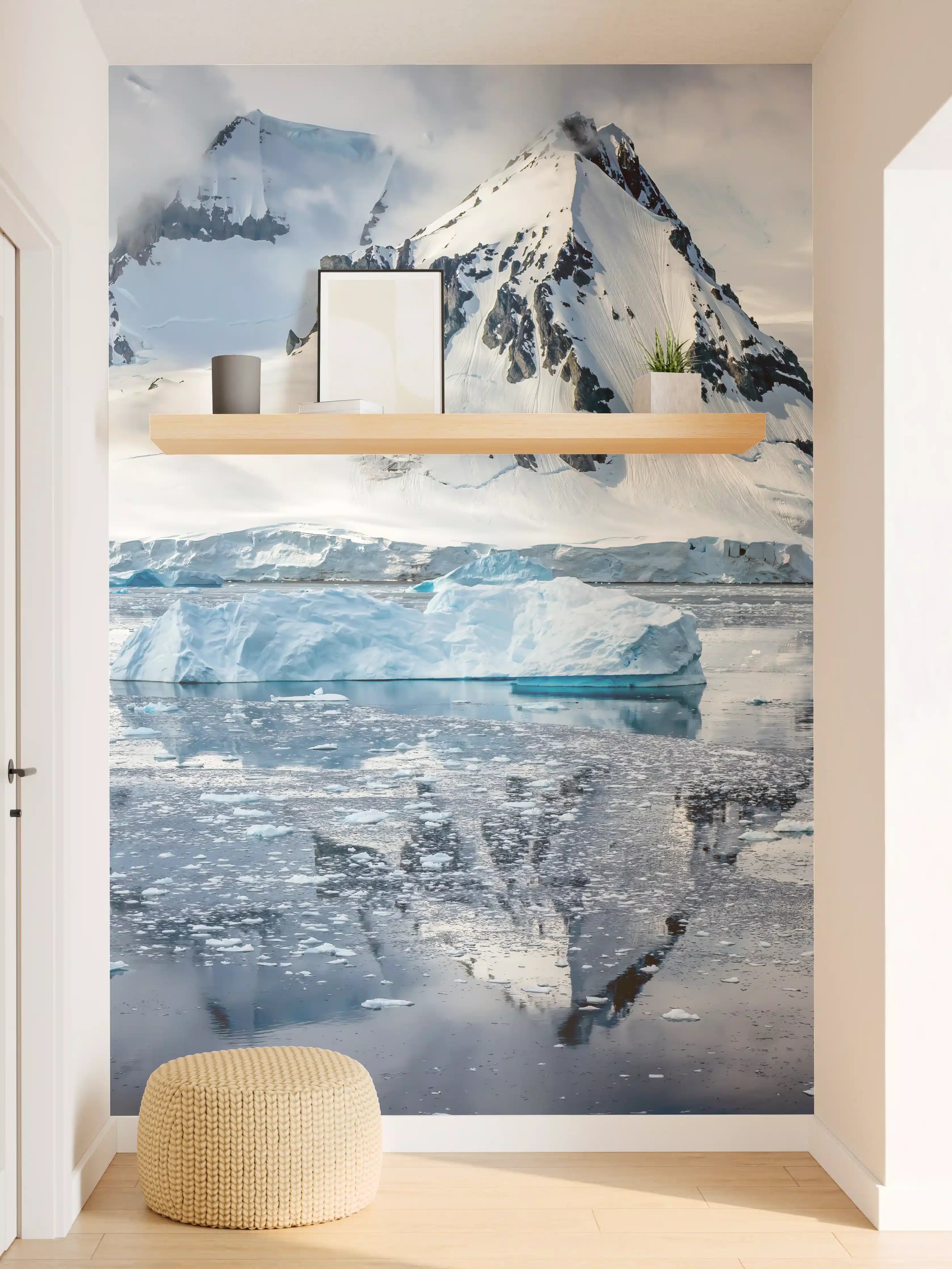 Wandverkleidung Flur - Eisige Polar-Landschaft mit Berggipfeln