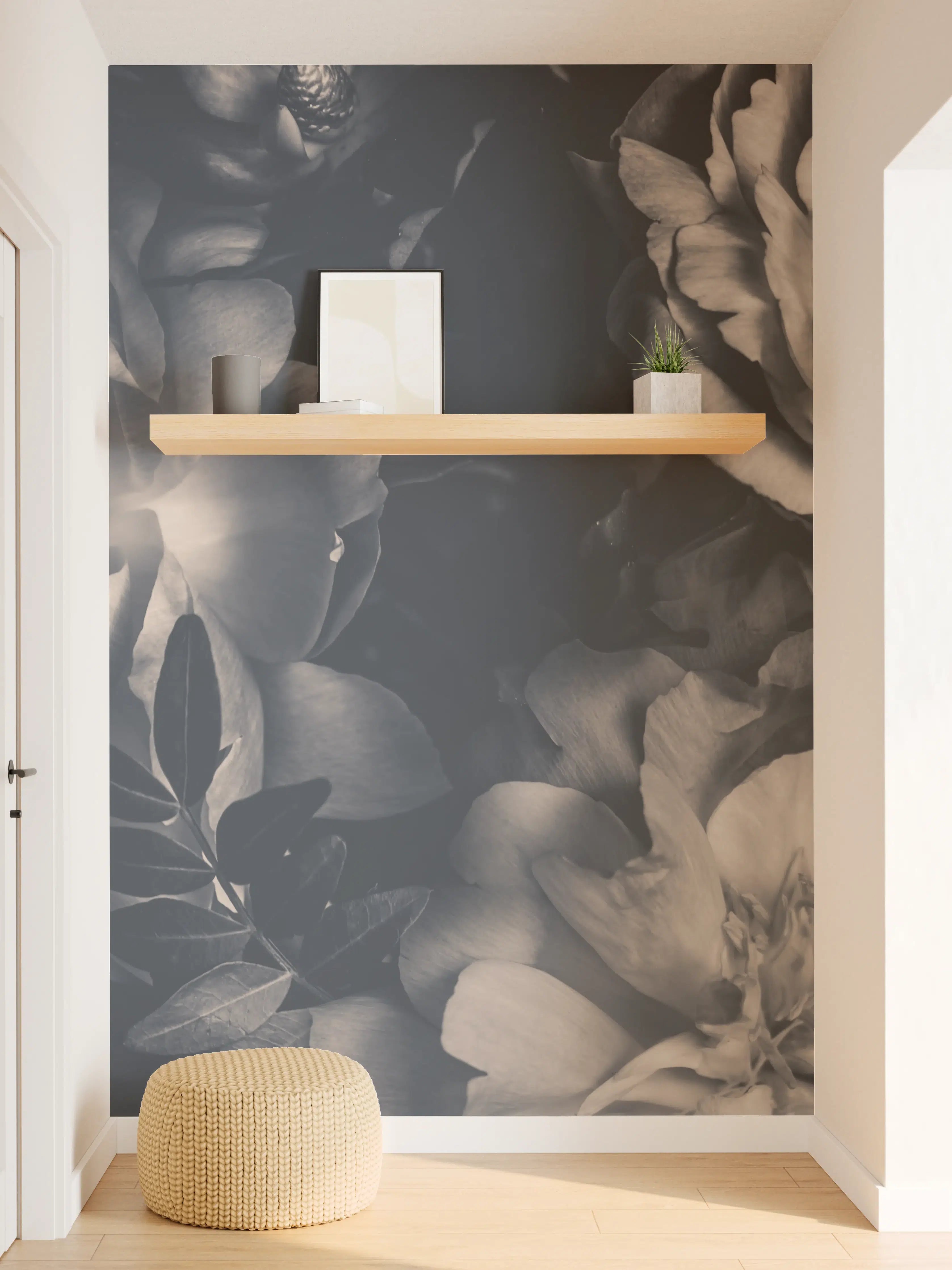 Wandverkleidung Flur - Elegante Blumen in Graustufen