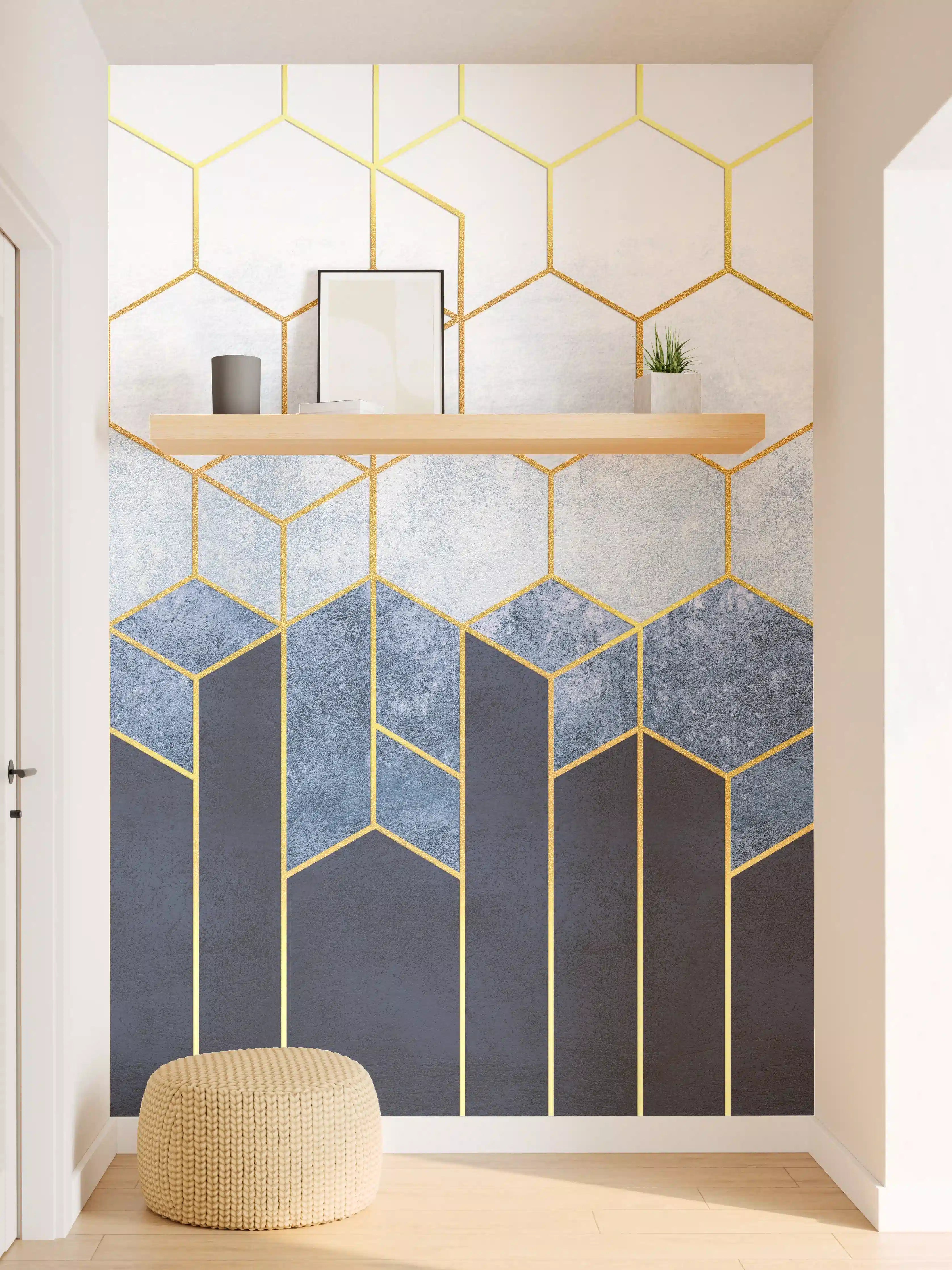 Wandverkleidung Flur - Elegante Geometrie mit Goldakzenten