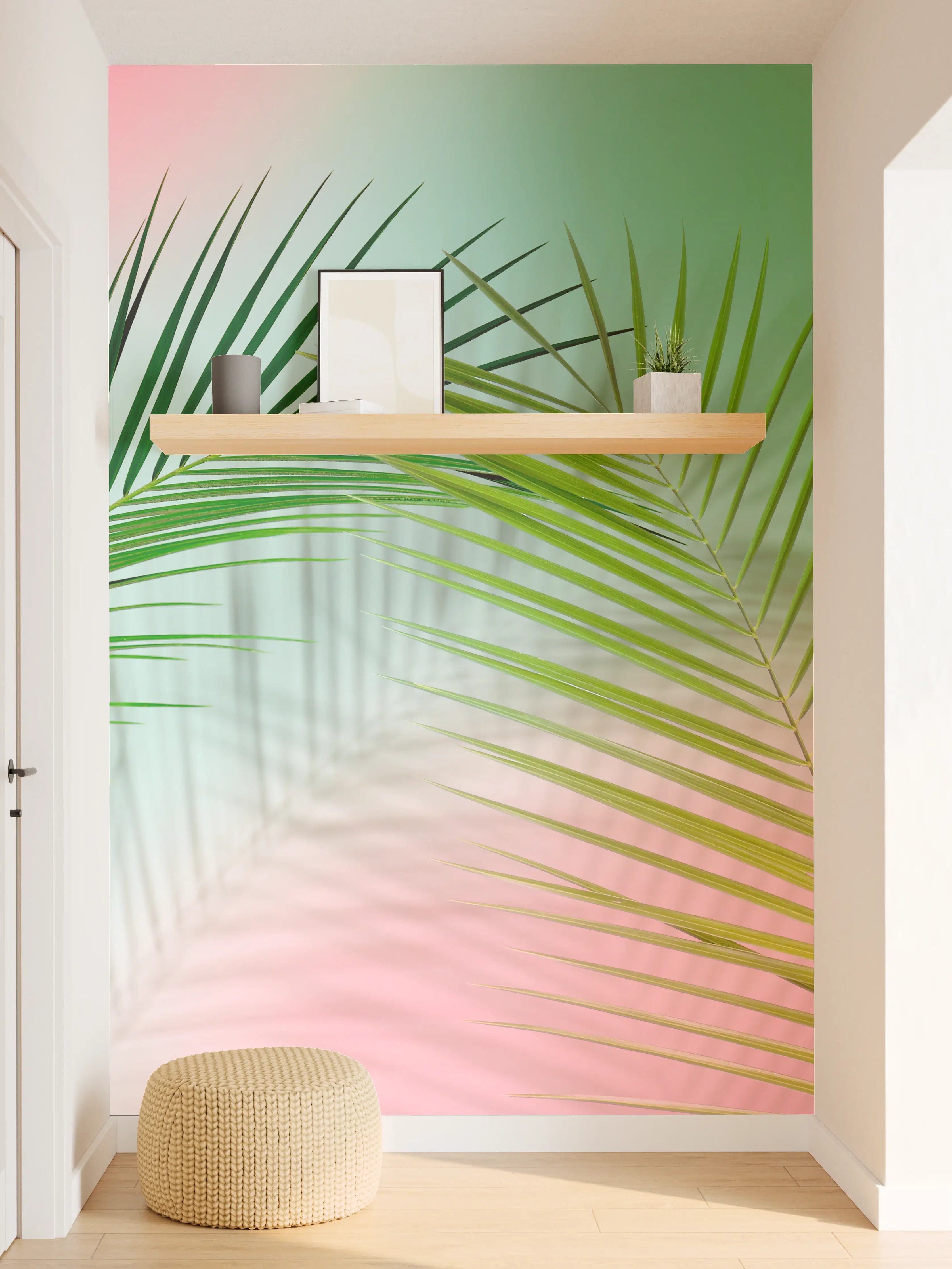 Wandverkleidung Flur - Elegante Palme vor buntem Hintergrund