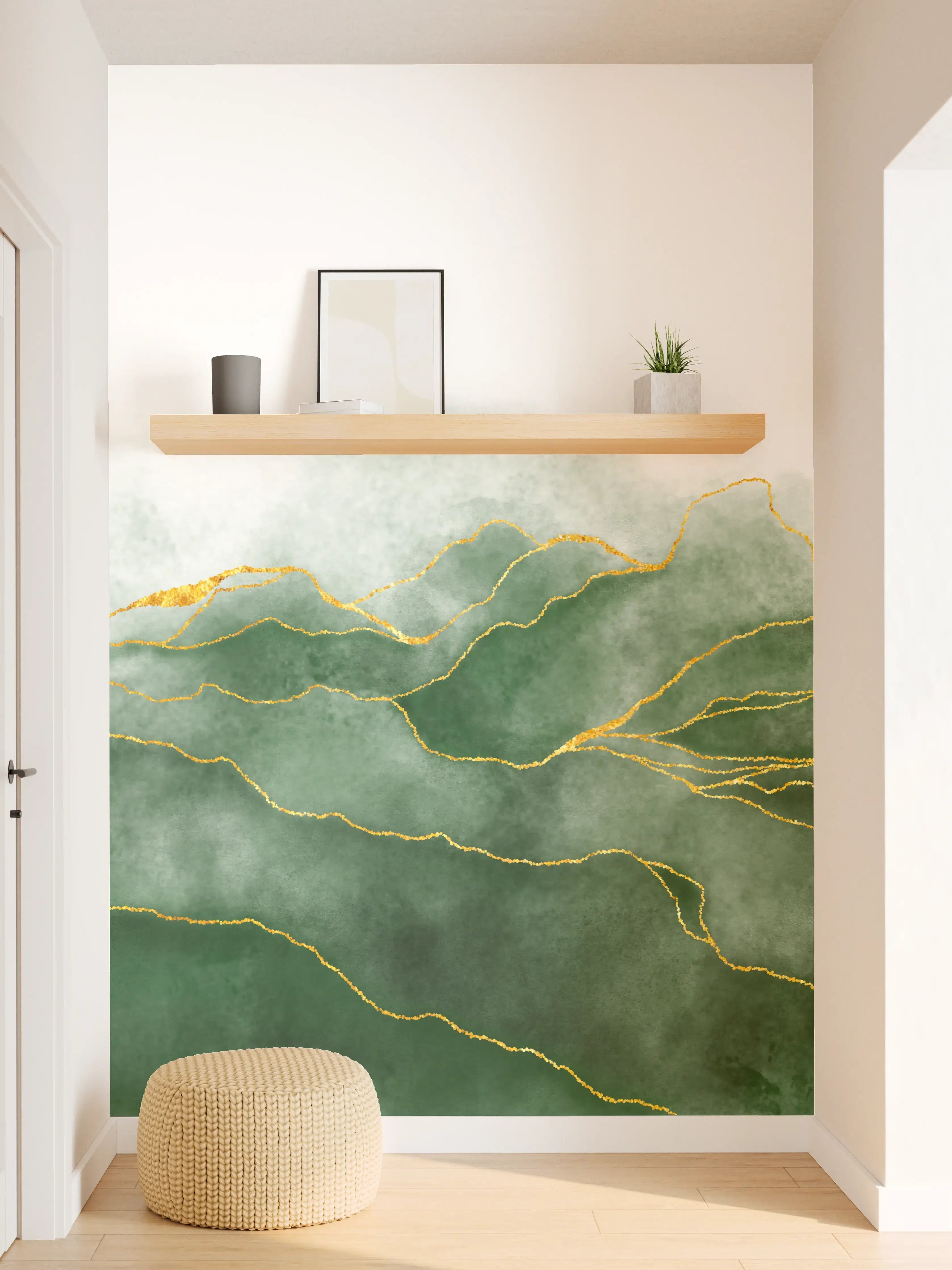 Wandverkleidung Flur - Elegante grüne Blätter mit Goldakzenten
