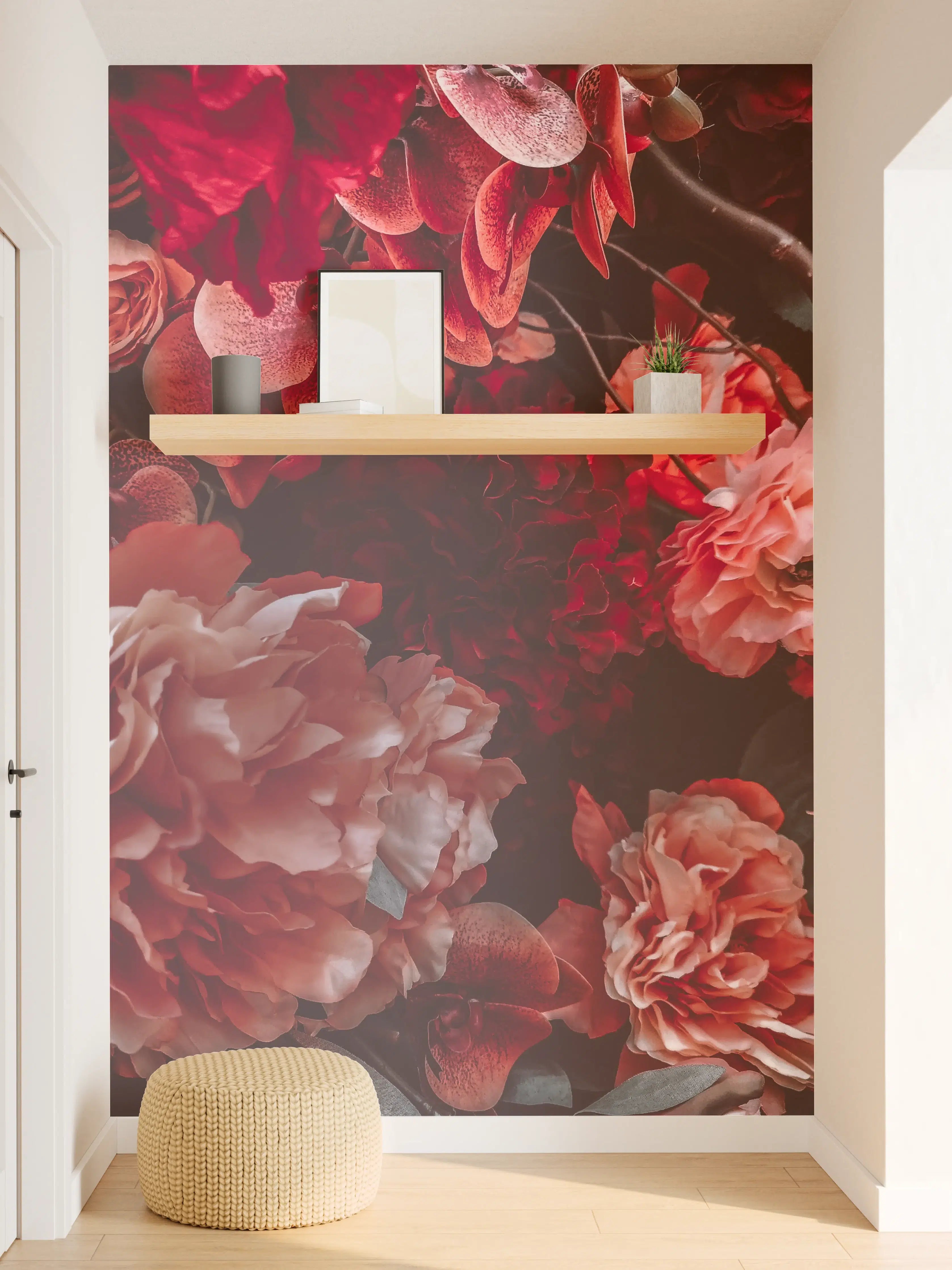 Wandverkleidung Flur - Elegante rote Blumenpracht