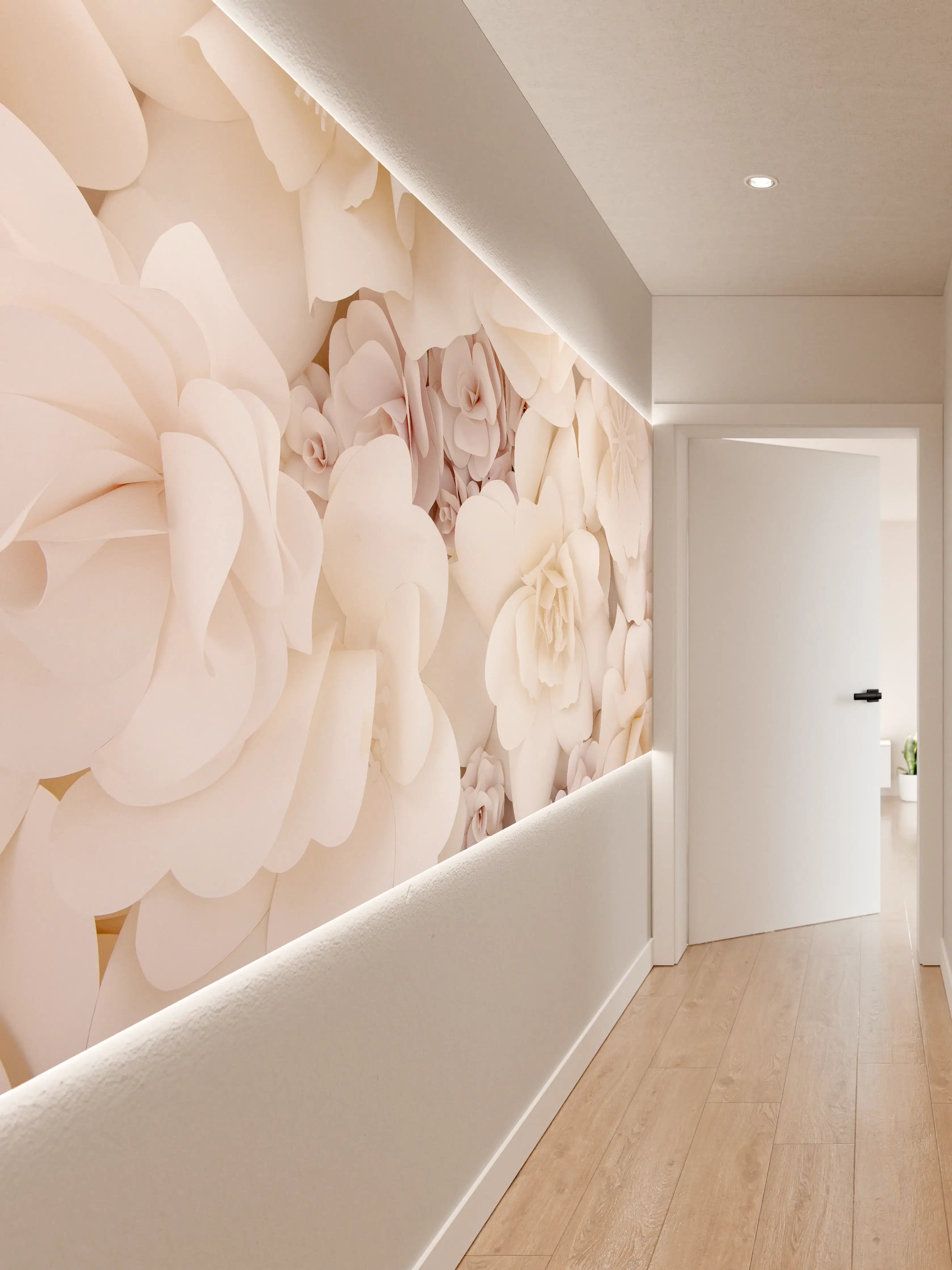 Wandverkleidung Flur - Elegante weiße Blumen-Dekoration