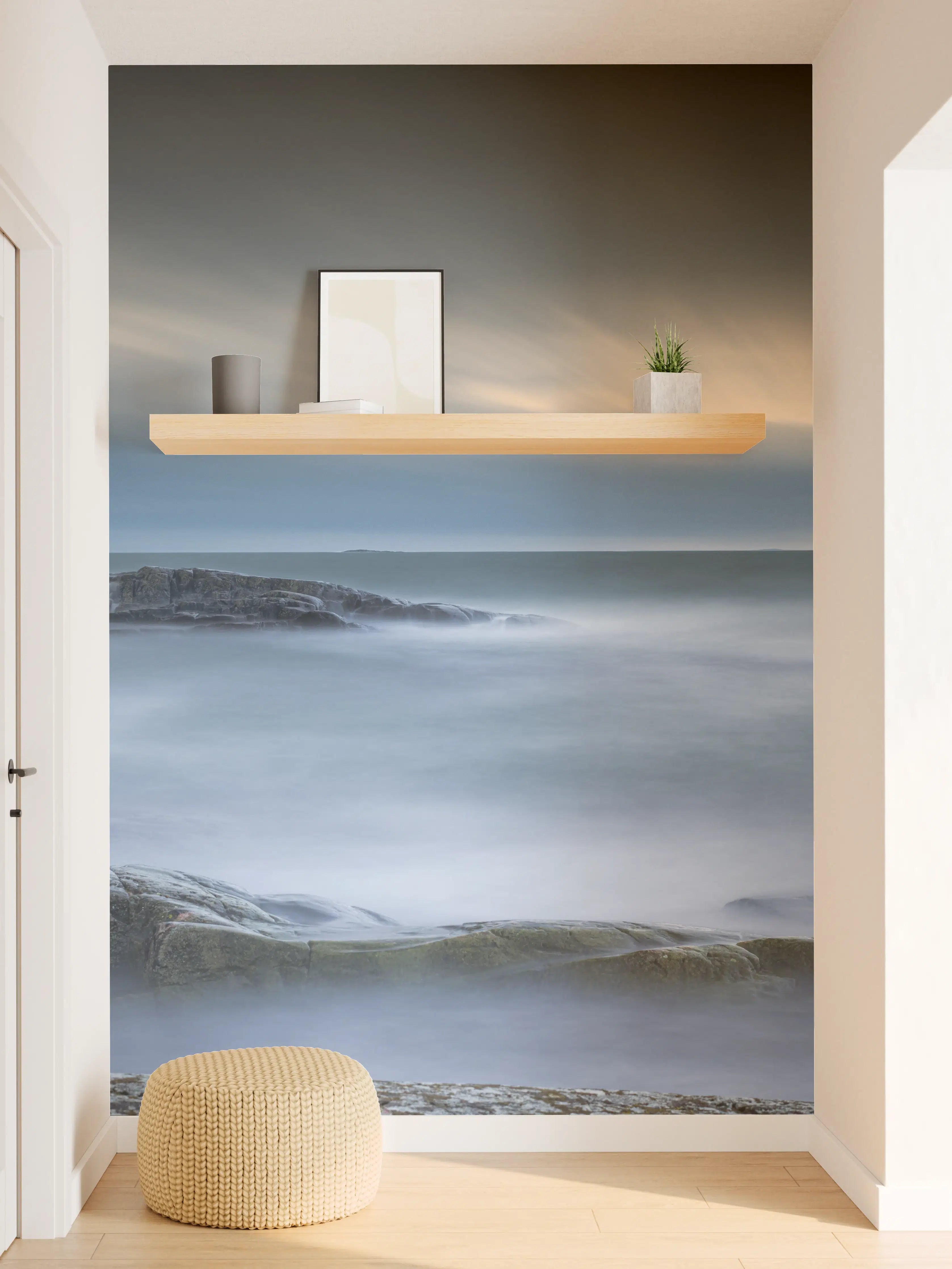 Wandverkleidung Flur - Felsiger & Nebliger Strand auf mit schöner Meer Landschaft