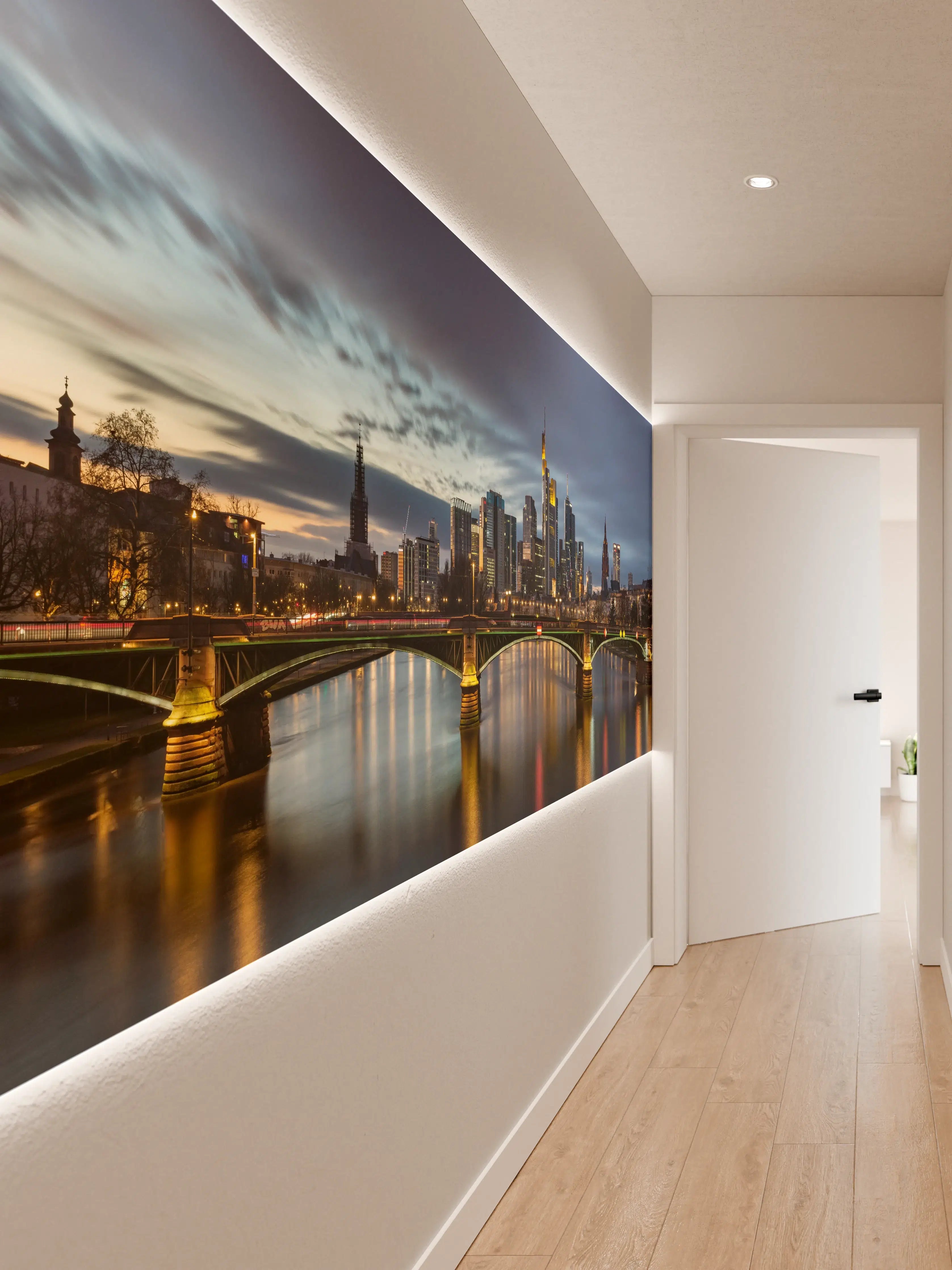 Wandverkleidung Flur - Flussansicht in der Dämmerung von Frankfurt