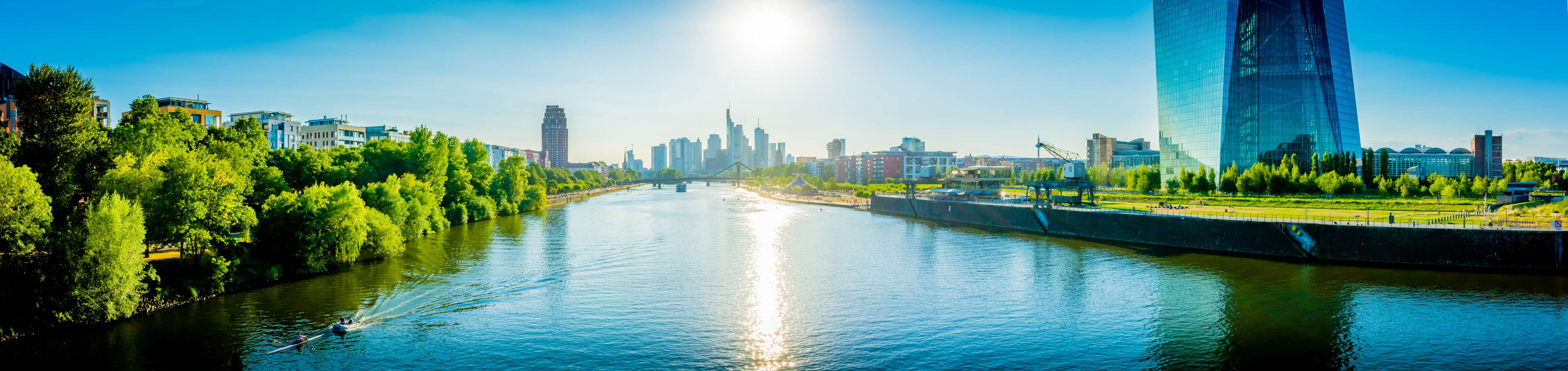 Wandverkleidung Flur-Frankfurt EZB bei Tag