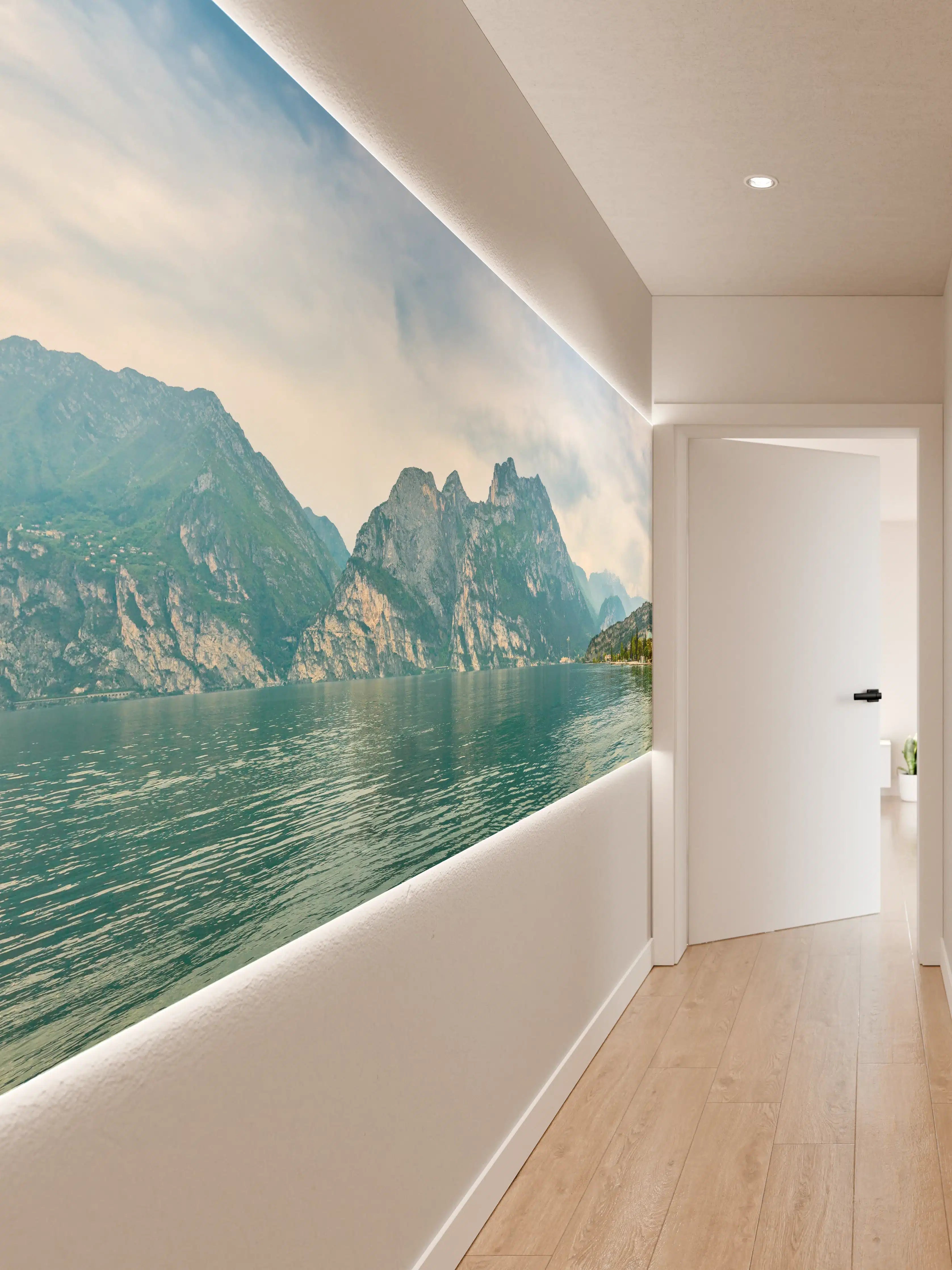 Wandverkleidung Flur - Gardasee im Farbenspiel von Himmel und Natur