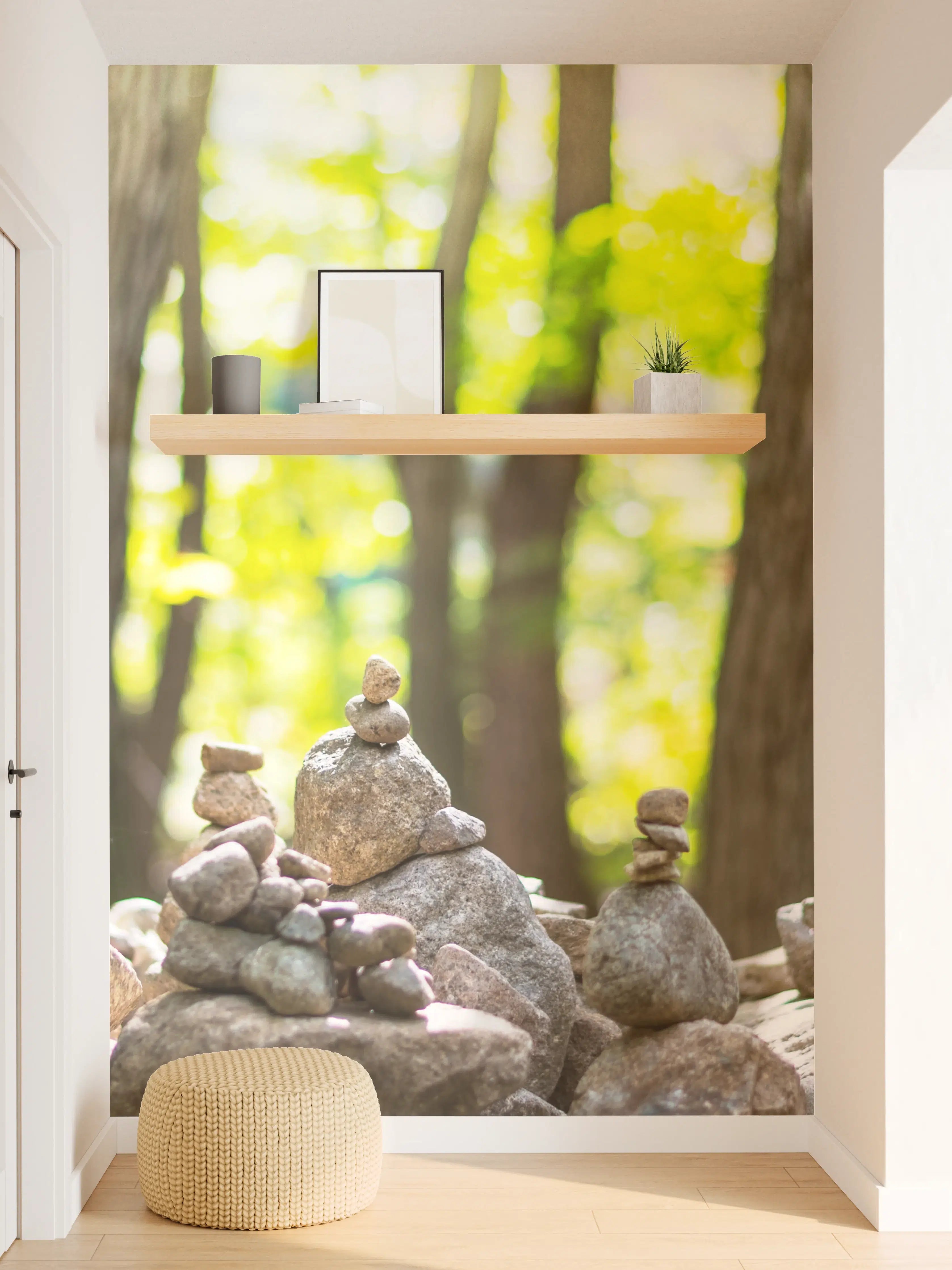 Wandverkleidung Flur - Gestapelte Steine mit Waldhintergrund