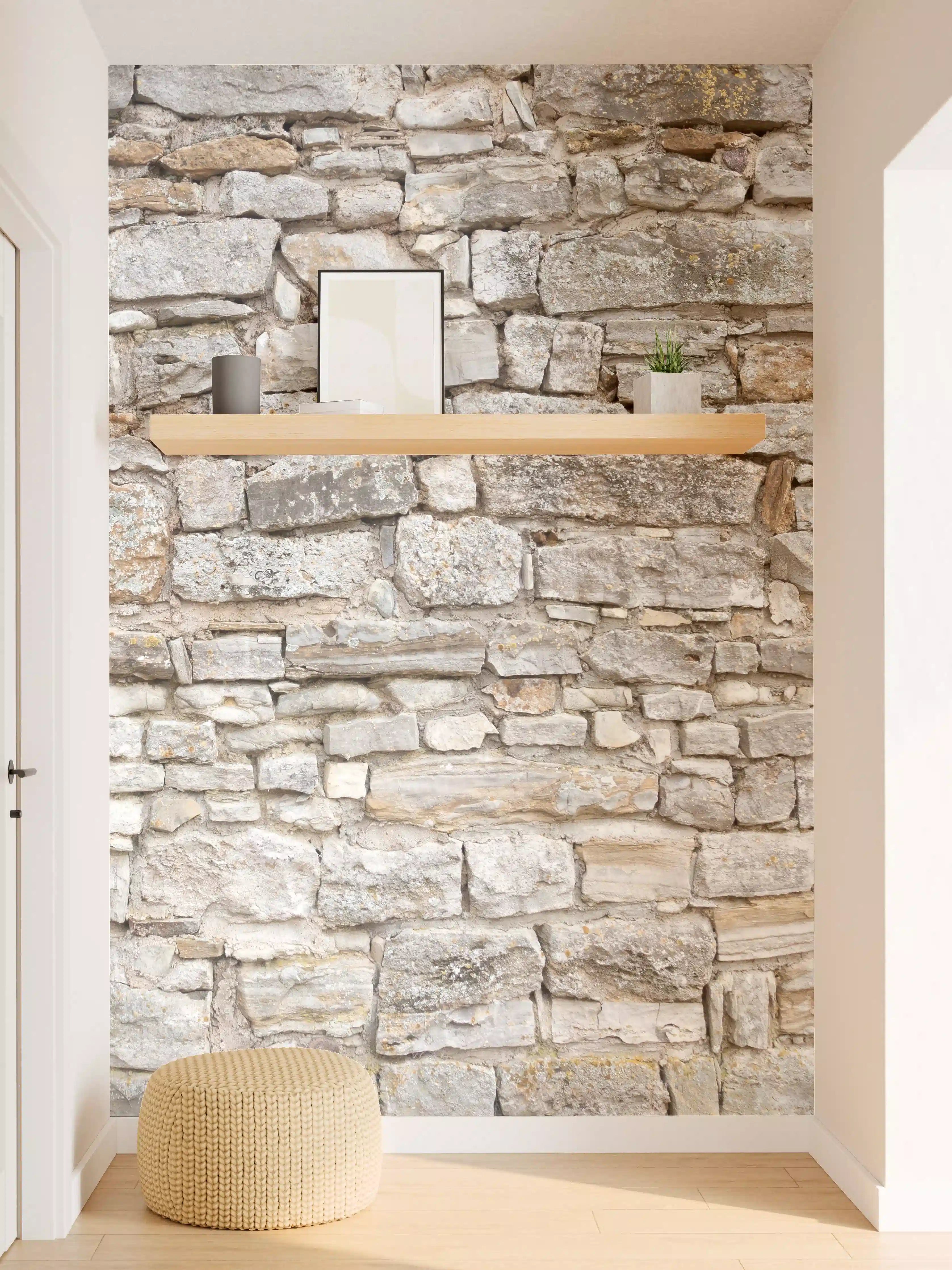 Wandverkleidung Flur - Gräuliche alte Mauer aus groben Steinen