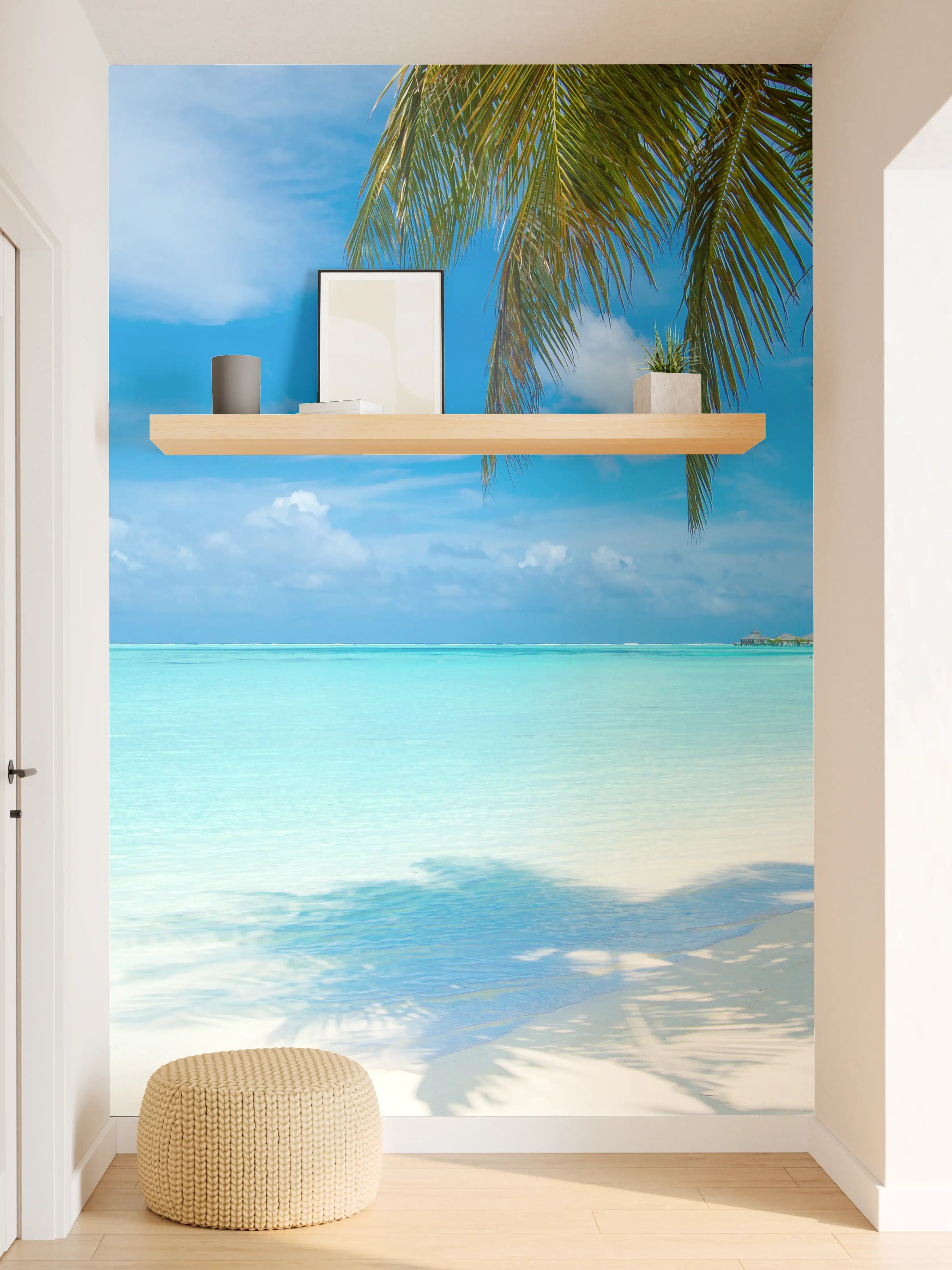Wandverkleidung Flur - Grau getönter Traumstrand mit weißen Palmen