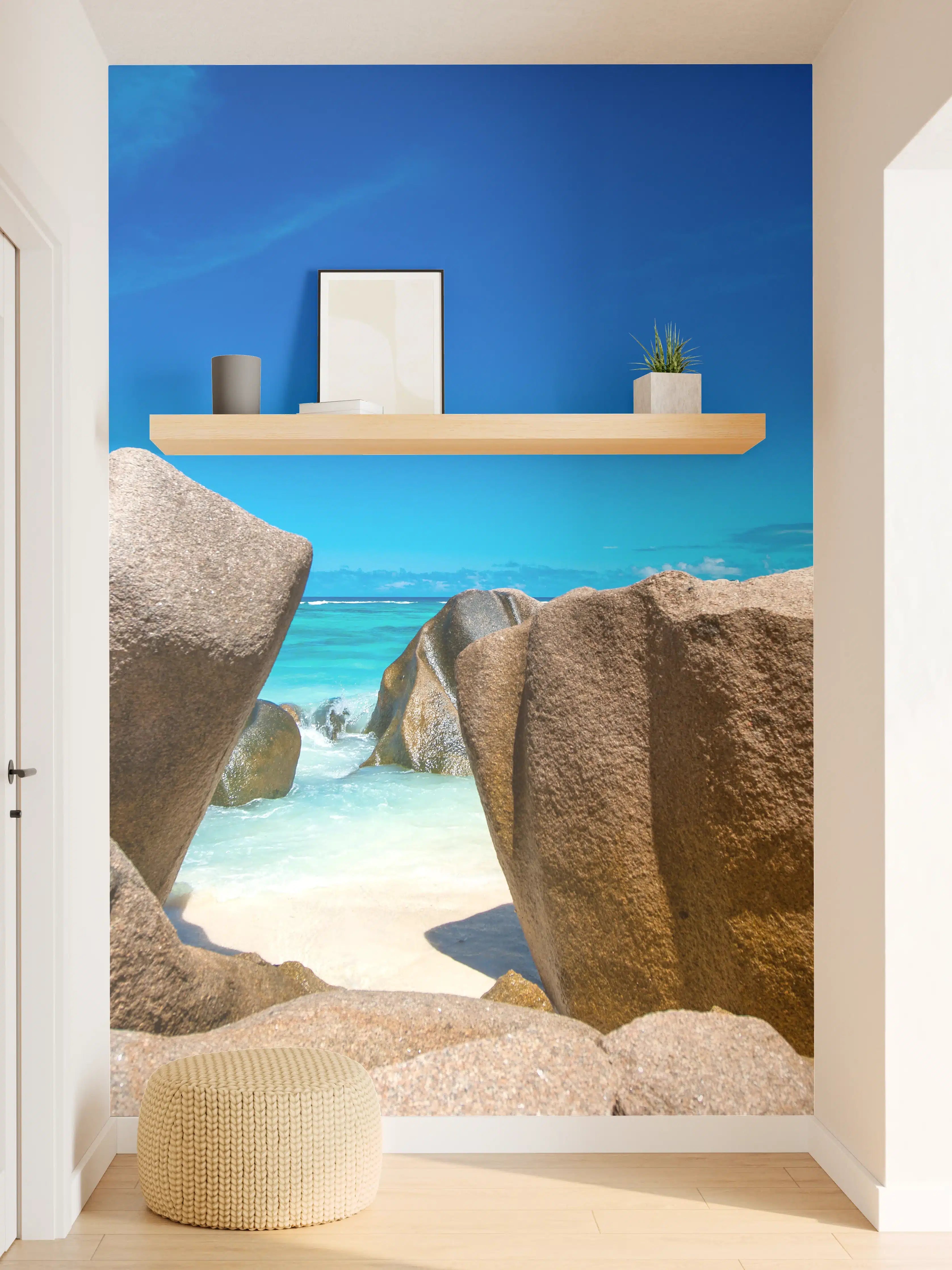 Wandverkleidung Flur - Grau-weiße Strandidylle mit Felsen