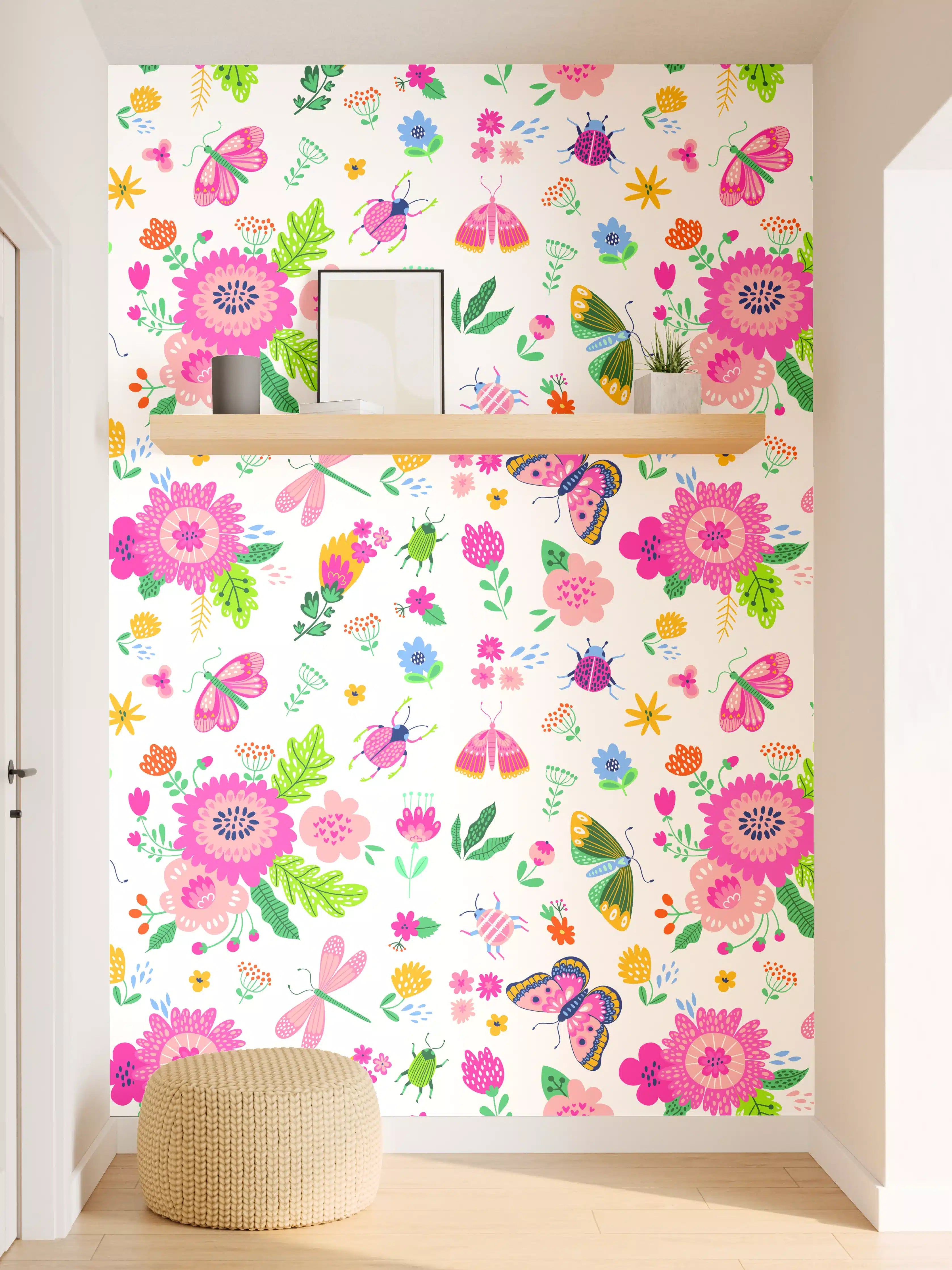 Wandverkleidung Flur - Graue Blütenpracht mit zarten Faltern