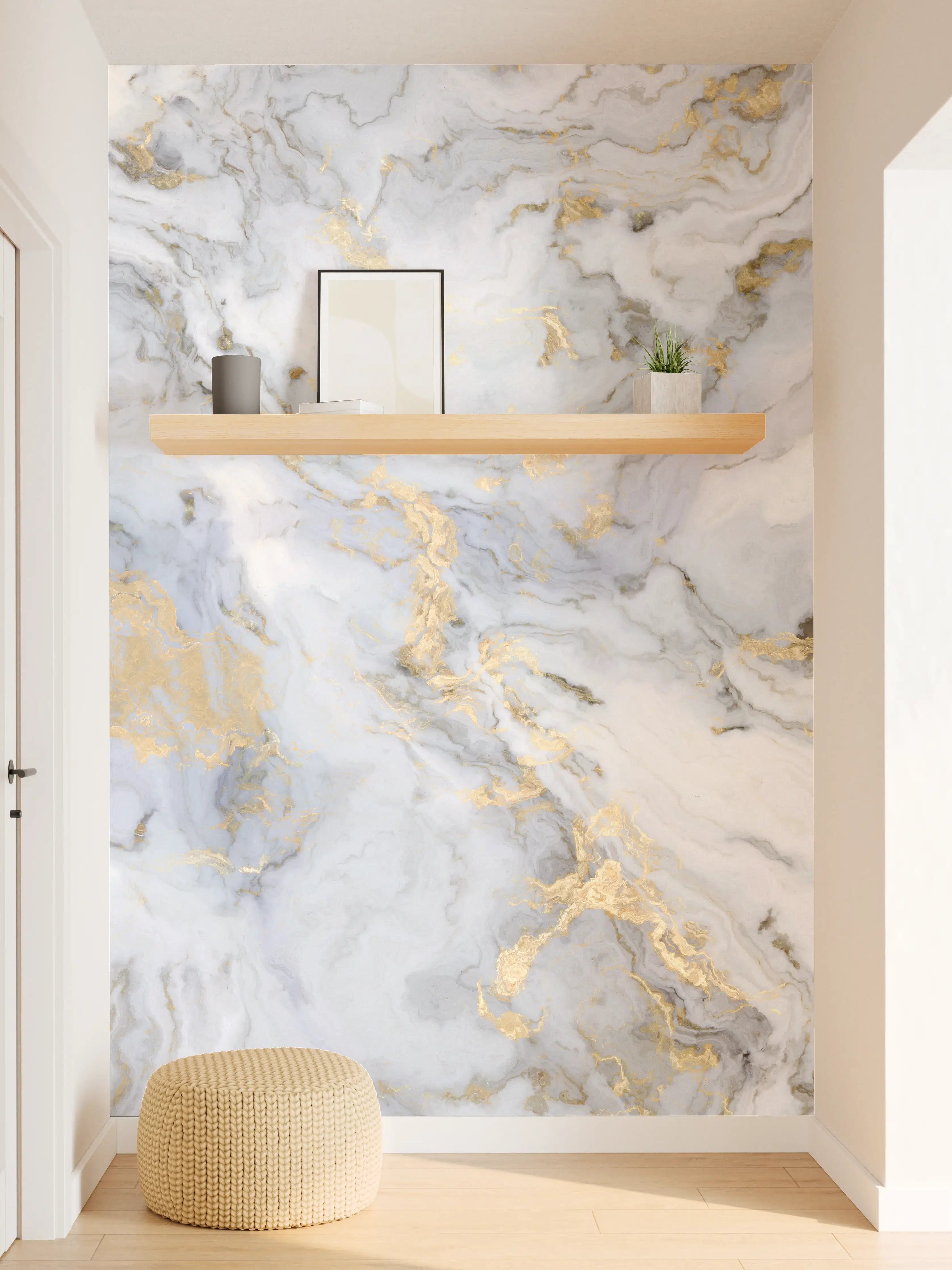 Wandverkleidung Flur - Graue Marmoroptik mit goldenen Details