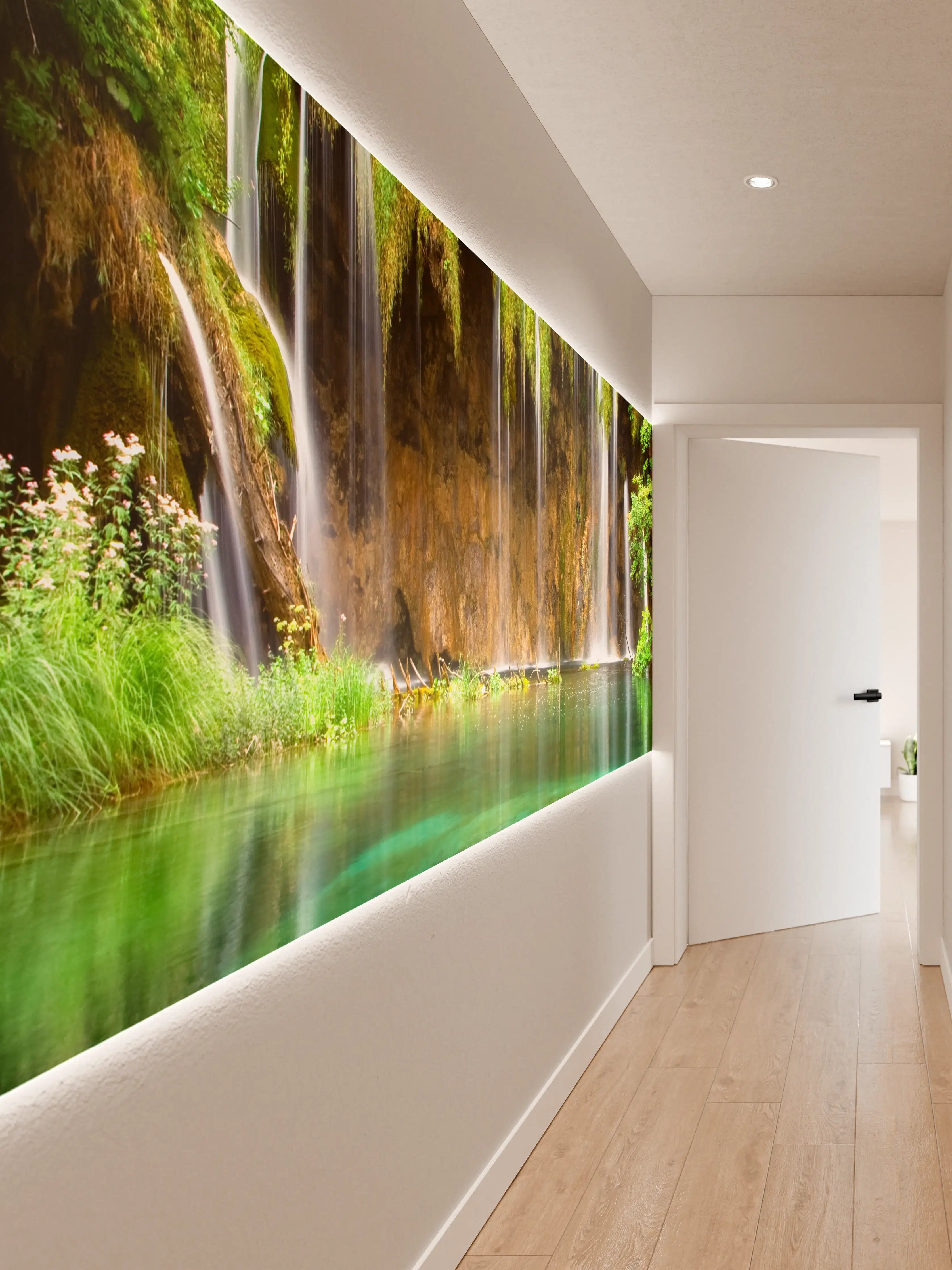 Wandverkleidung Flur - Grauer Wasserfall im lichthaften Grün