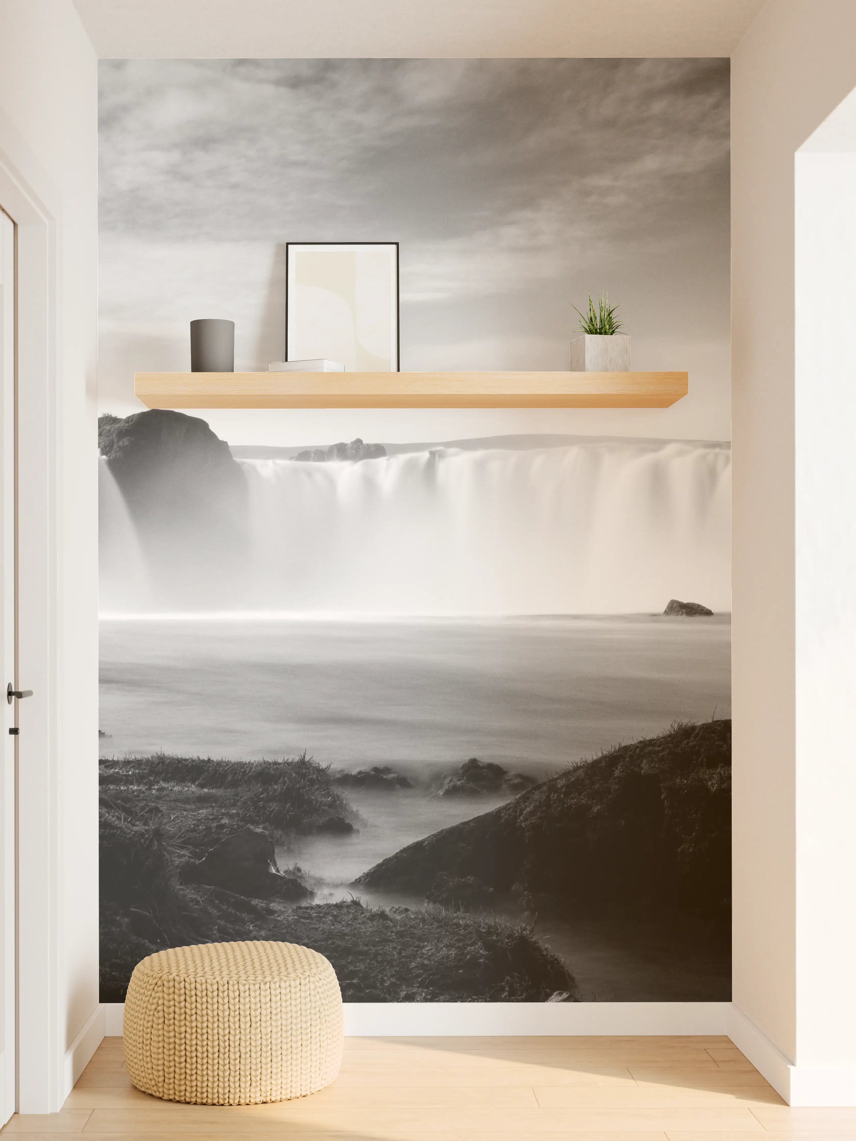 Wandverkleidung Flur - Grauer Wasserfall in Schwarz-Weiß-Optik