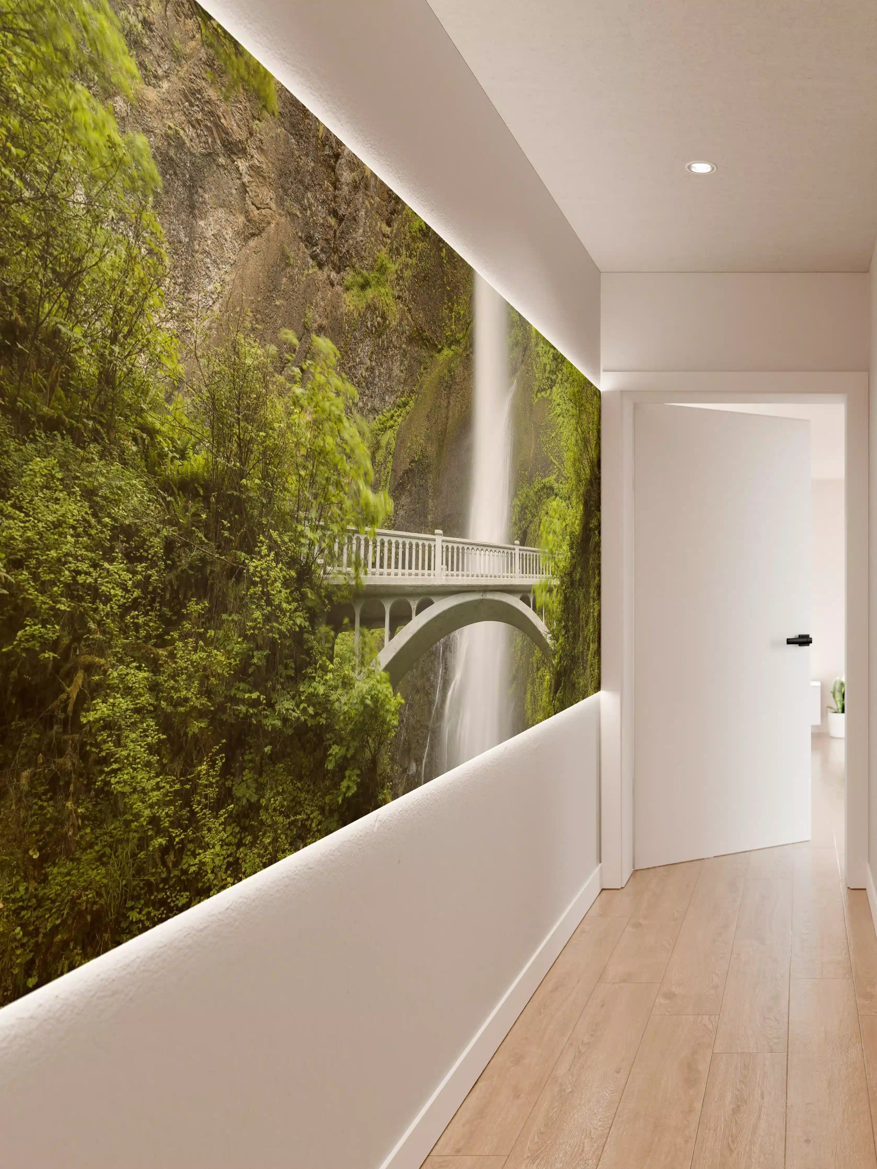 Wandverkleidung Flur - Grauer Wasserfall mit Brücke im Nebel