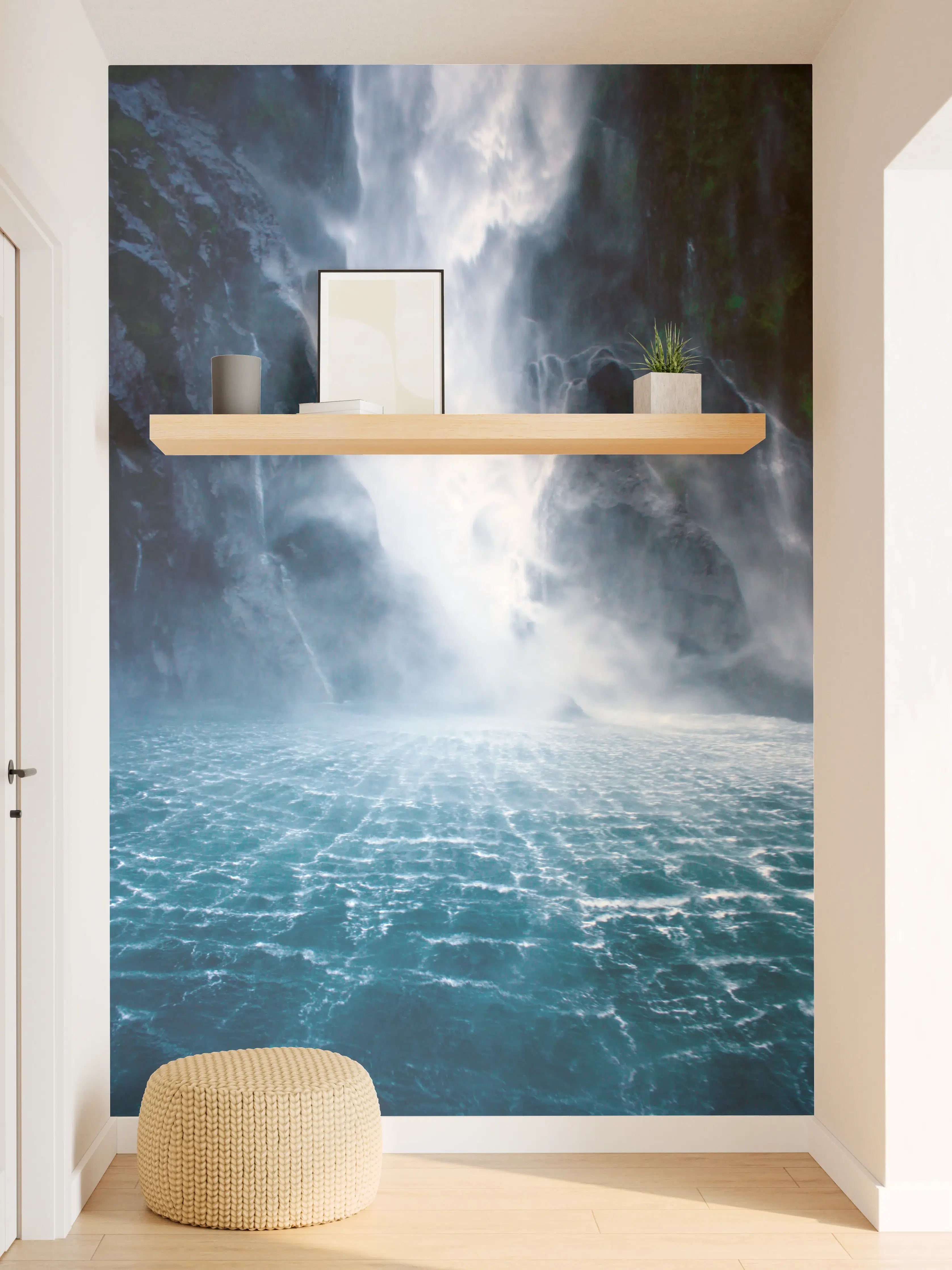 Wandverkleidung Flur - Grauweißer Wasserfall in natürlichem Ambiente