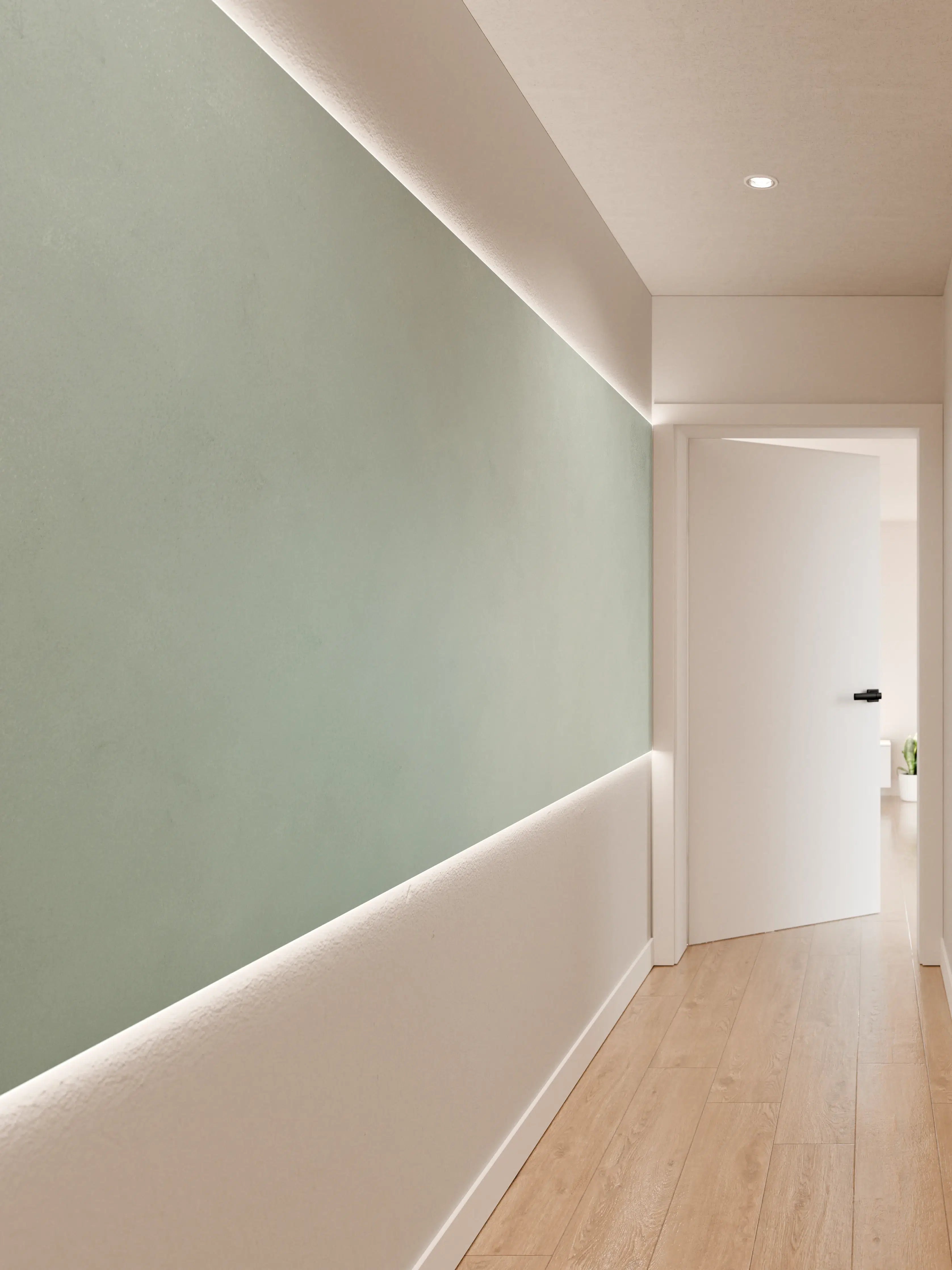 Wandverkleidung Flur - Helle, elegante Wandgestaltung in Grau